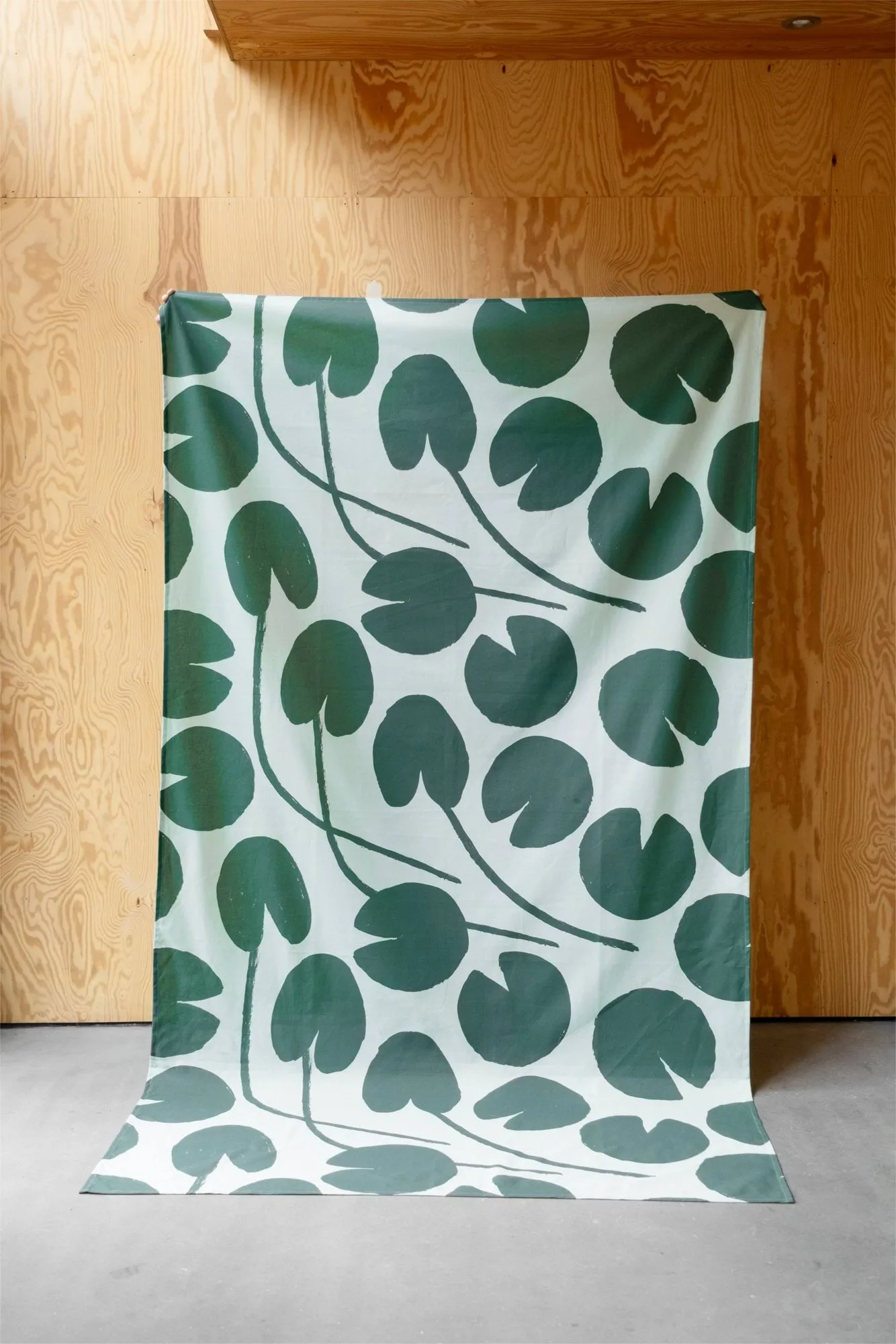 Water lilies Tischdecke, Hellgrün-Grün, 147x147 cm Fine Little Day