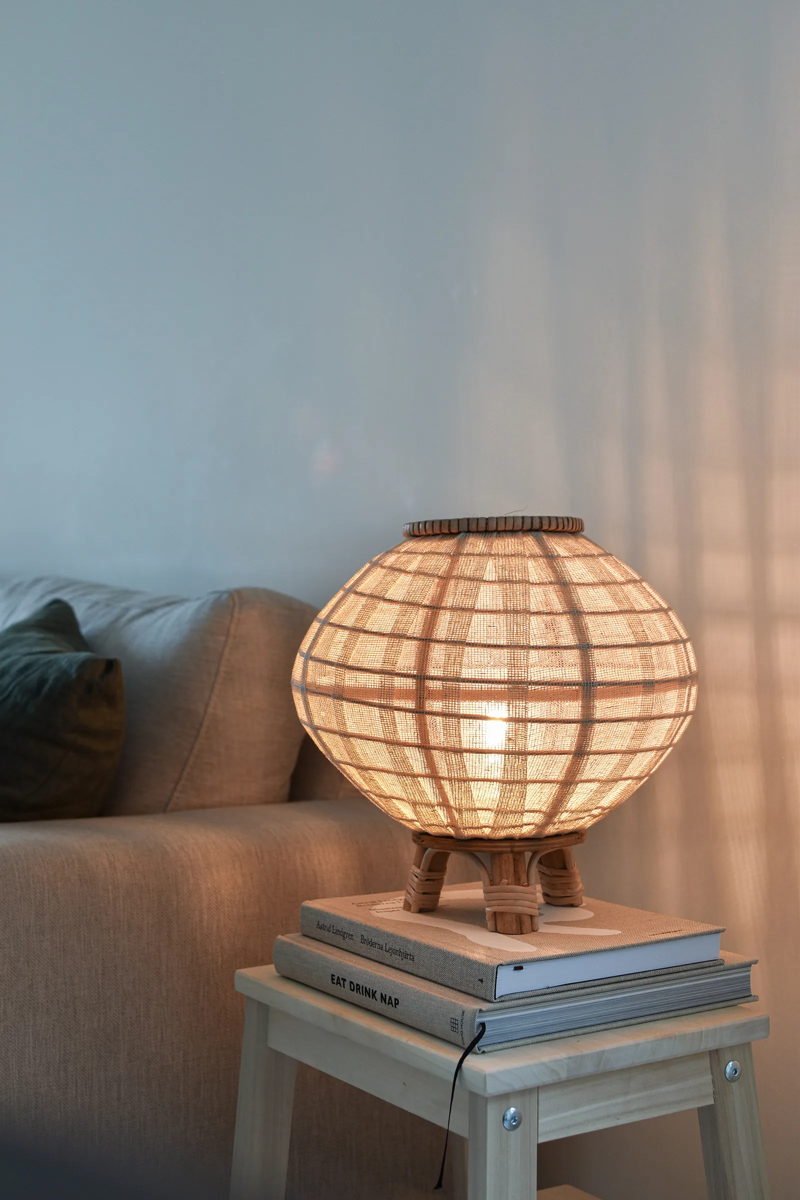 Borneo Tischleuchte Ø30cm, Natur Globen Lighting