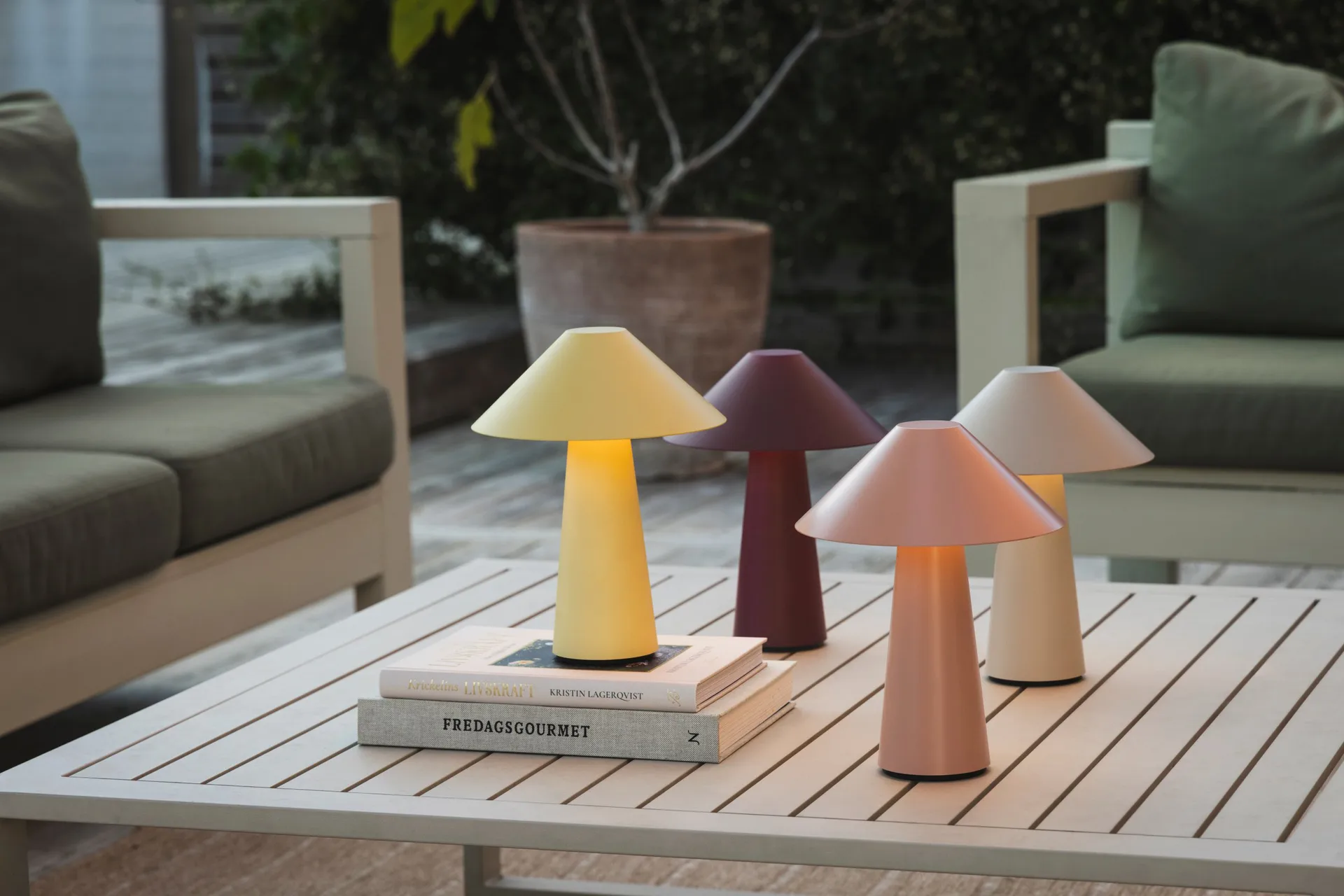 Cannes portable Tischleuchte, Hafergelb Globen Lighting