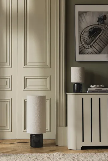 Florian Stehleuchte - Weiß bouclé/schwarz, Ø30x80 cm - Globen Lighting