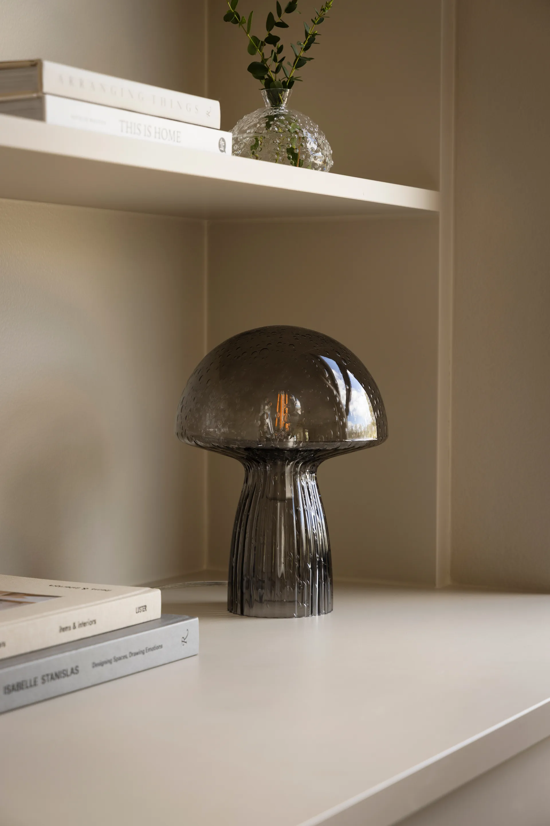 Fungo Tischleuchte Special Edition Rauch, Ø22 cm, H:30 cm Globen Lighting