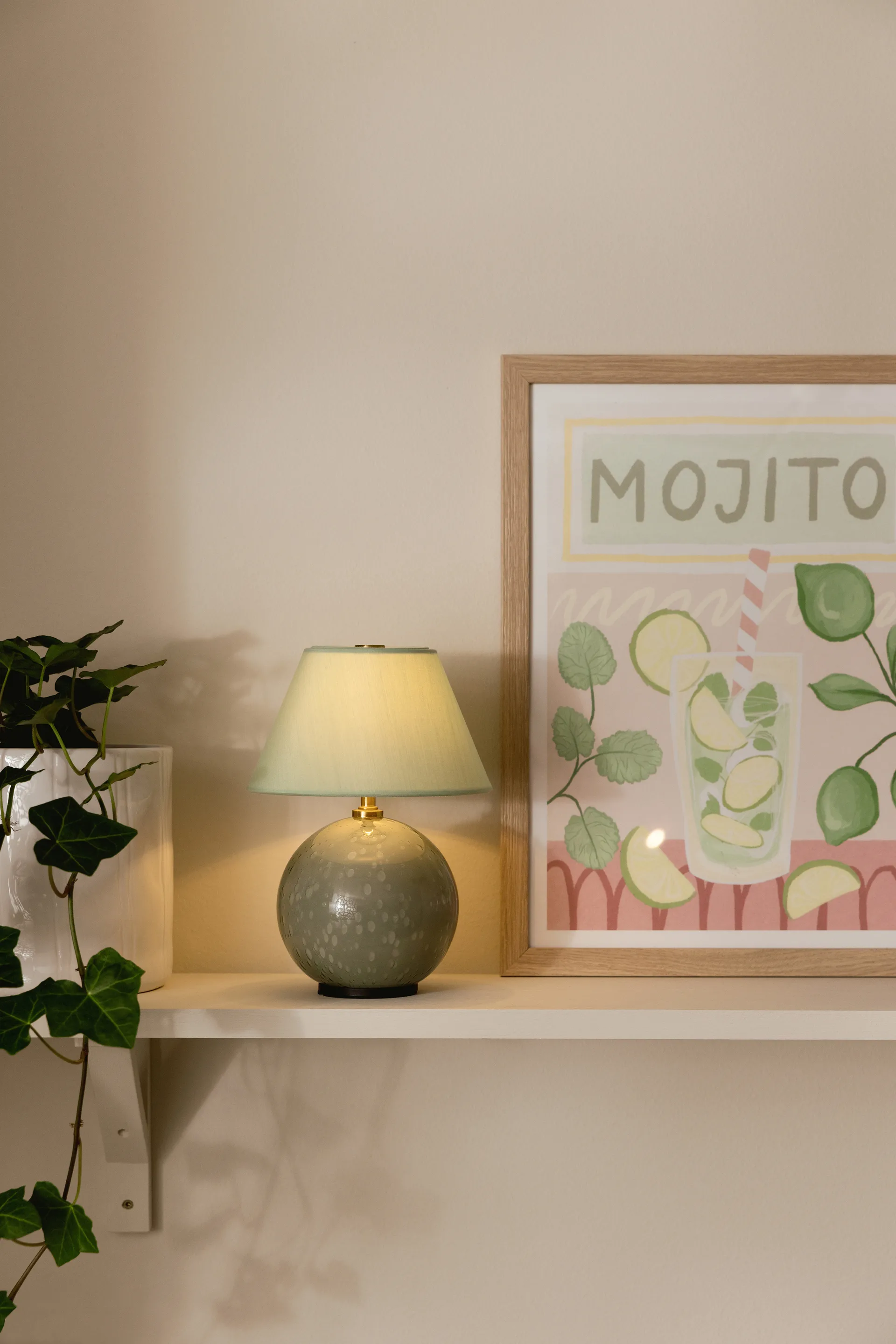 Iris 16 tragbare Tischlampe, Grün Globen Lighting