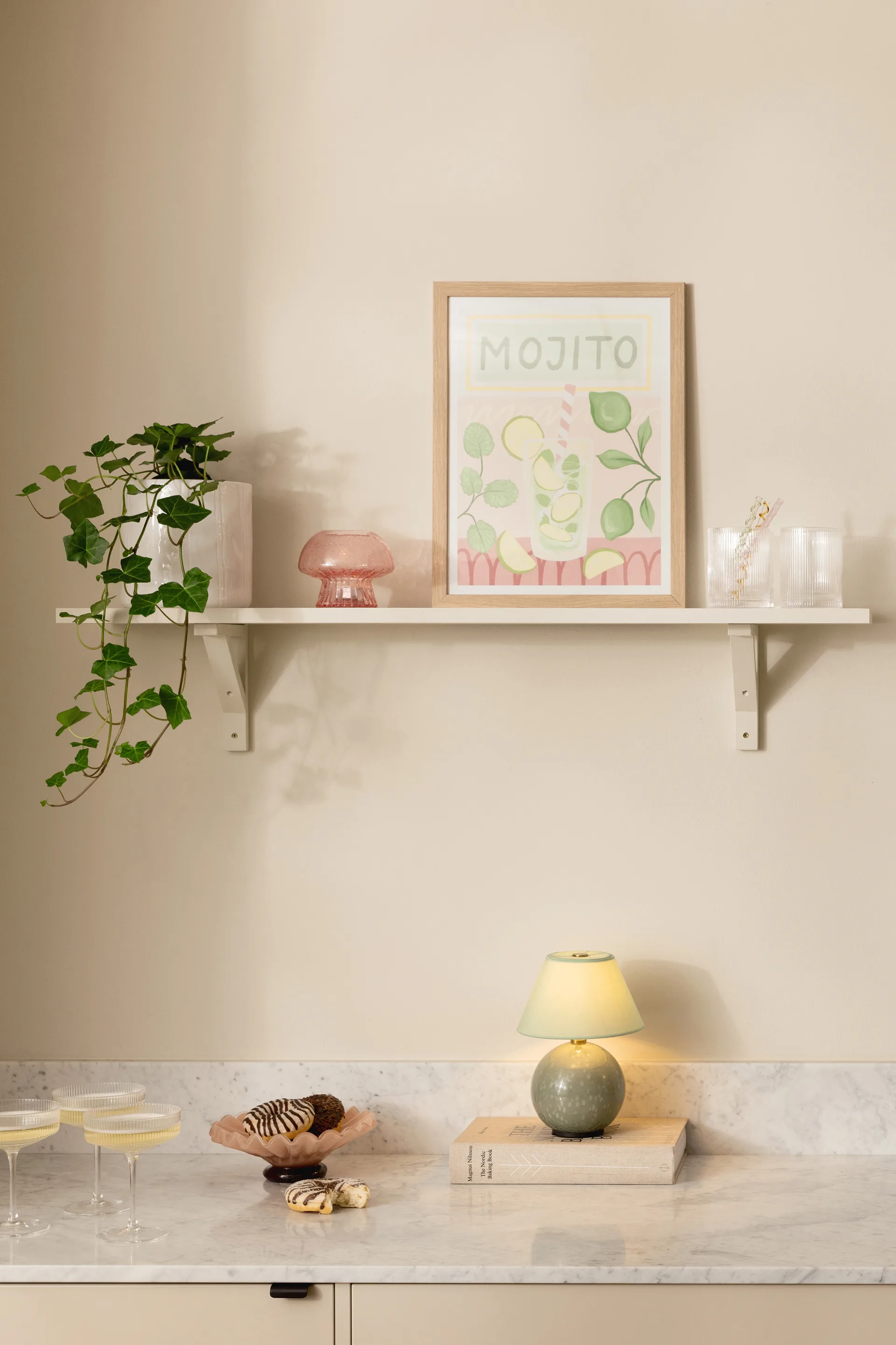 Iris 16 tragbare Tischlampe, Grün Globen Lighting