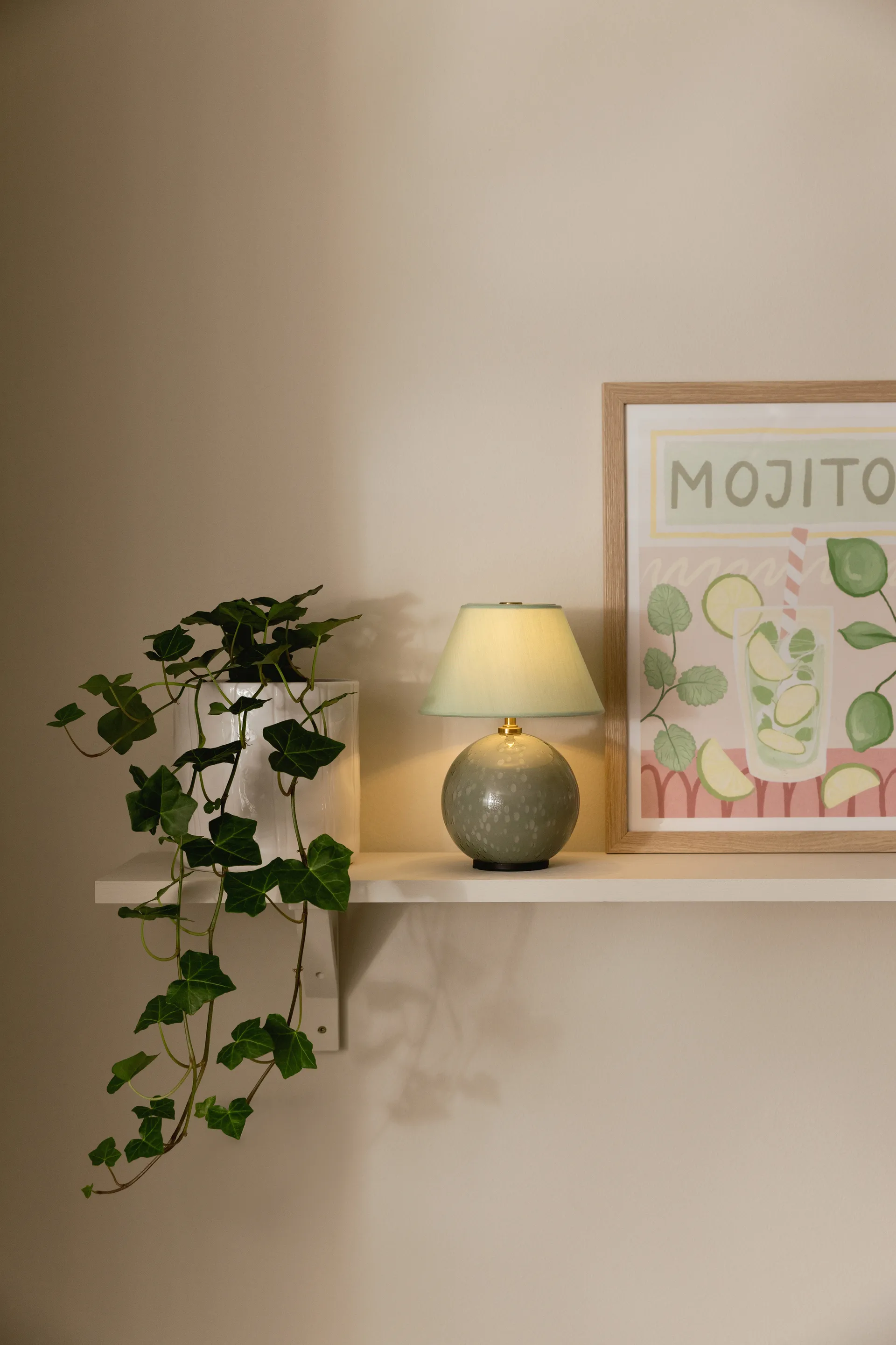 Iris 16 tragbare Tischlampe, Grün Globen Lighting