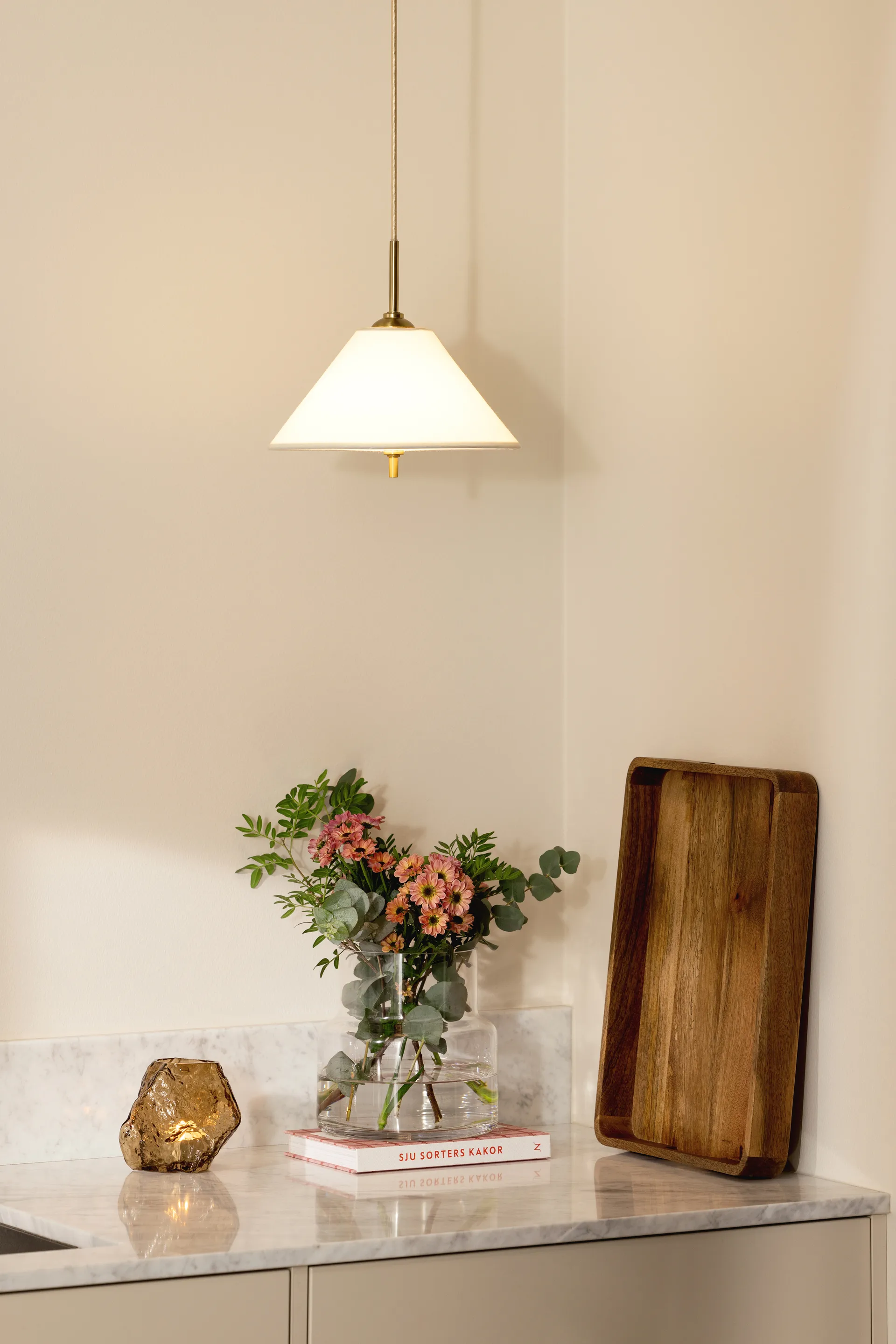 Iris Pendelleuchte 25, Creme Globen Lighting