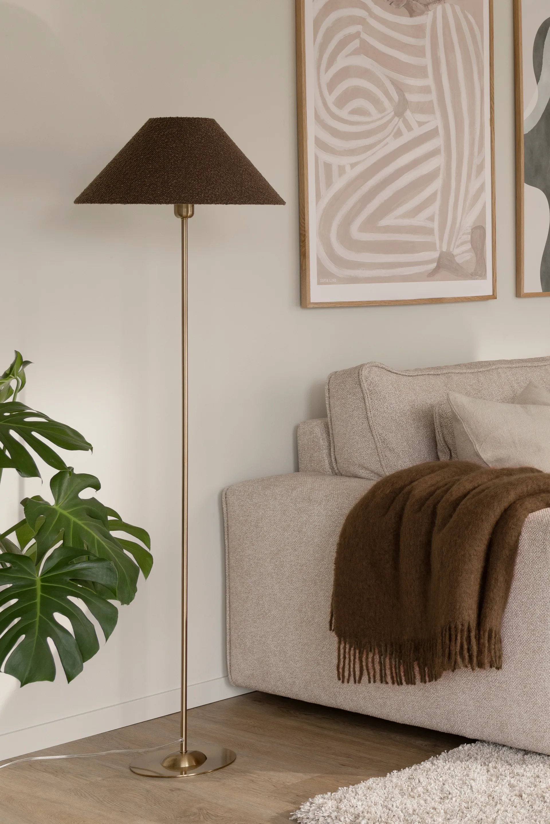 Iris Stehlampenfuß, Gebürstetes Messing Globen Lighting