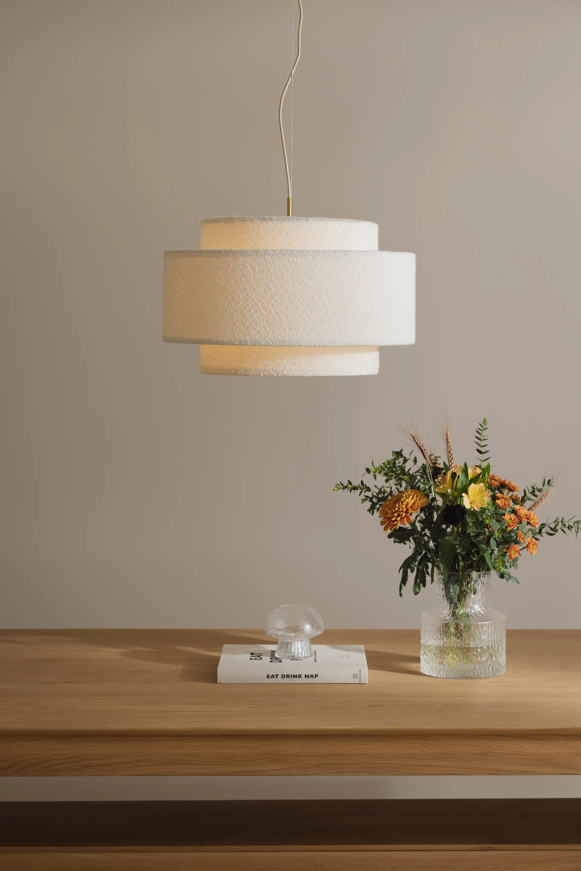 Noah Pendelleuchte Ø50 cm, Bouclé weiß Globen Lighting