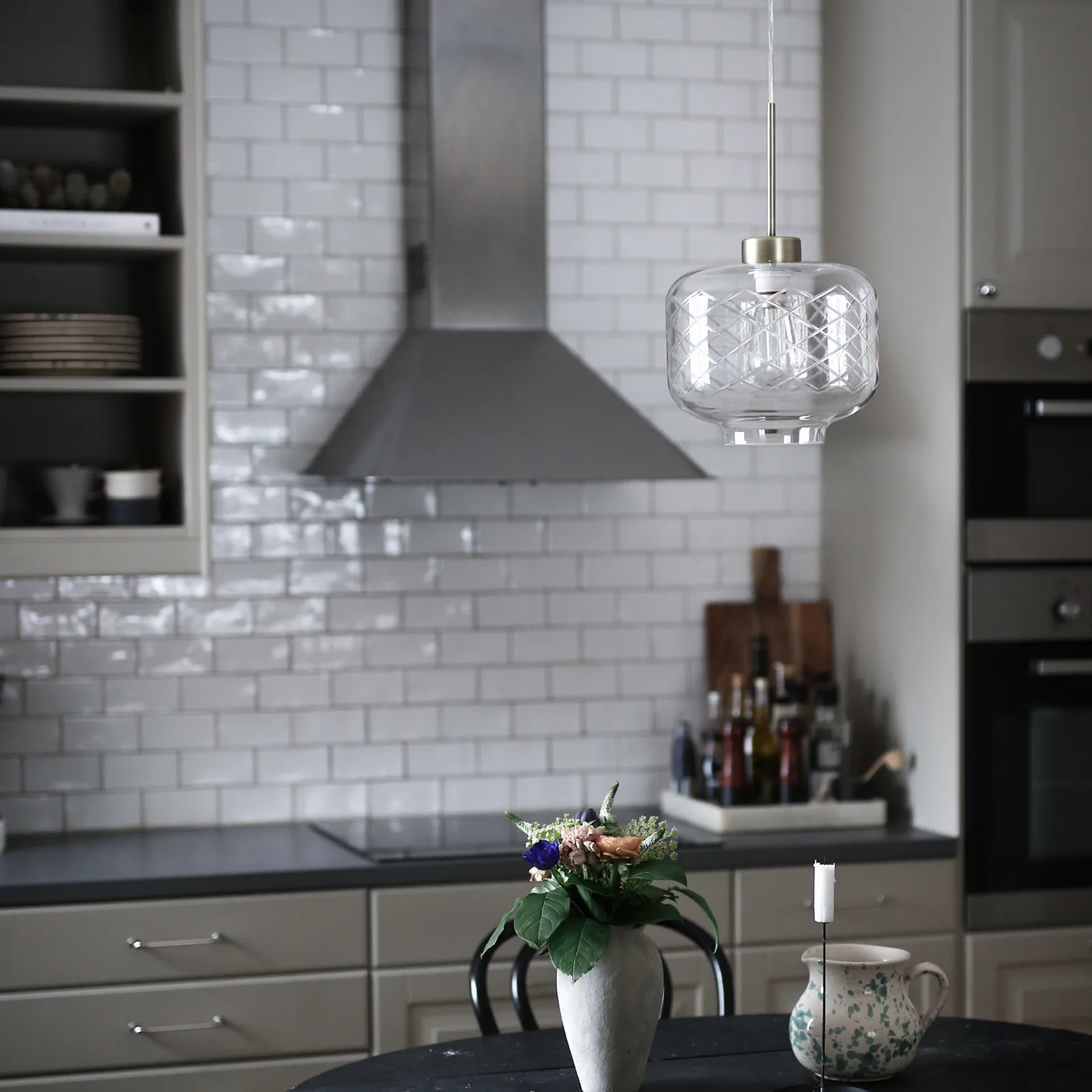 Ritz Pendelleuchte Mattglas, Antik Messing Globen Lighting