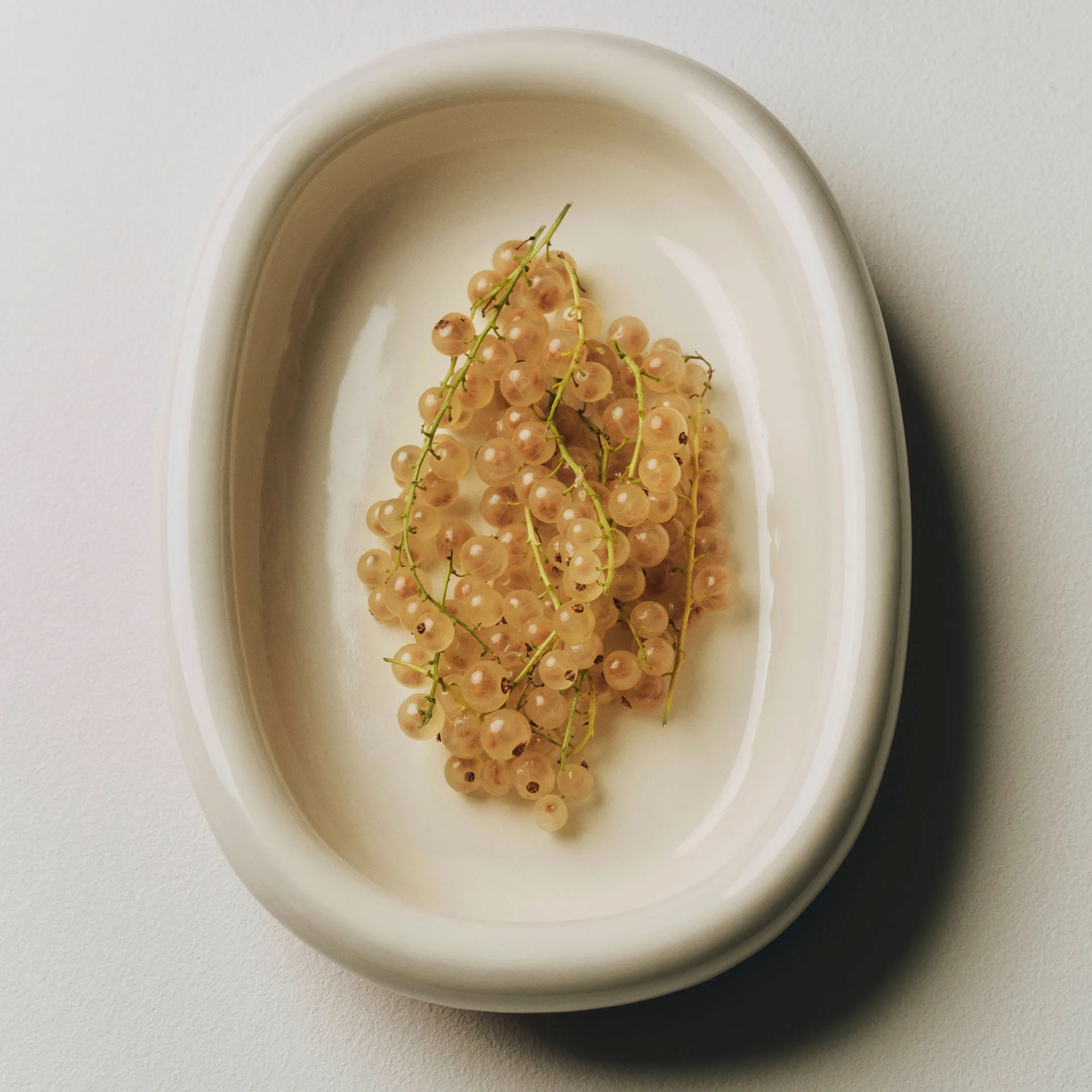 Barro ovale Servierplatte, Off-white, small 20x27,5 cm HAY