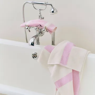 Stripe Handtuch - Cool pink, 70x140 cm - HAY