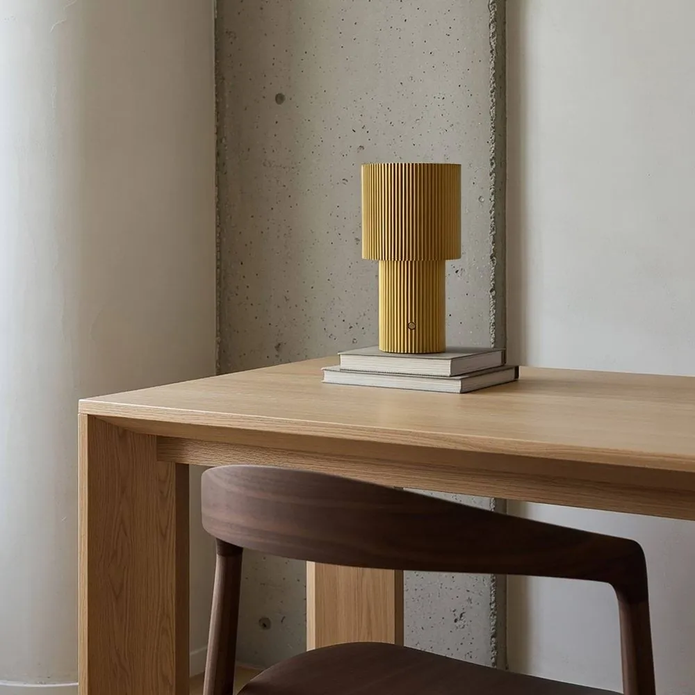 Iluma tragbare Tischlampe, Gold Herstal