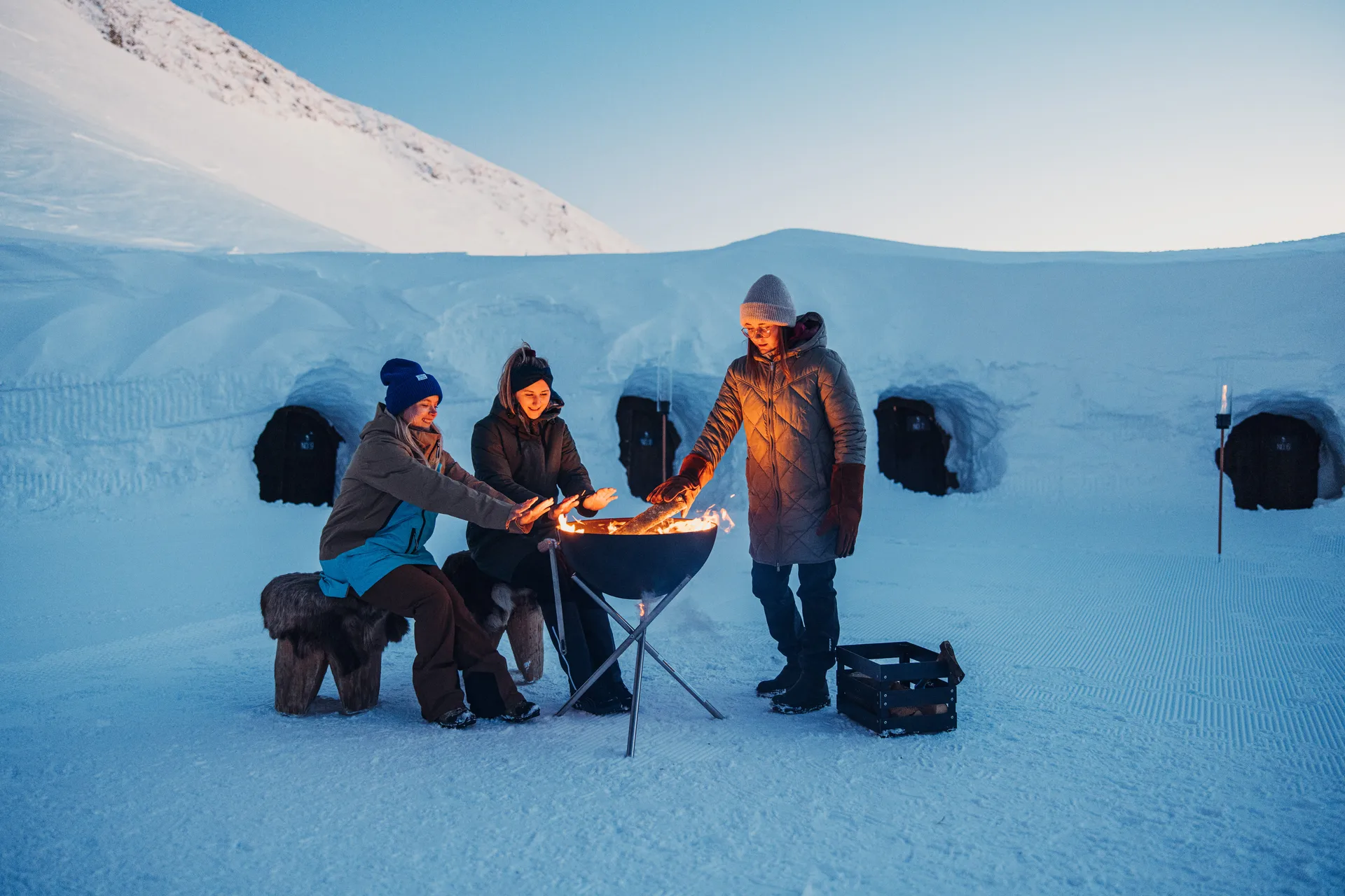 BOWL 57 Feuerstelle, Schwarz-Silber, Dreibeinstativ Höfats