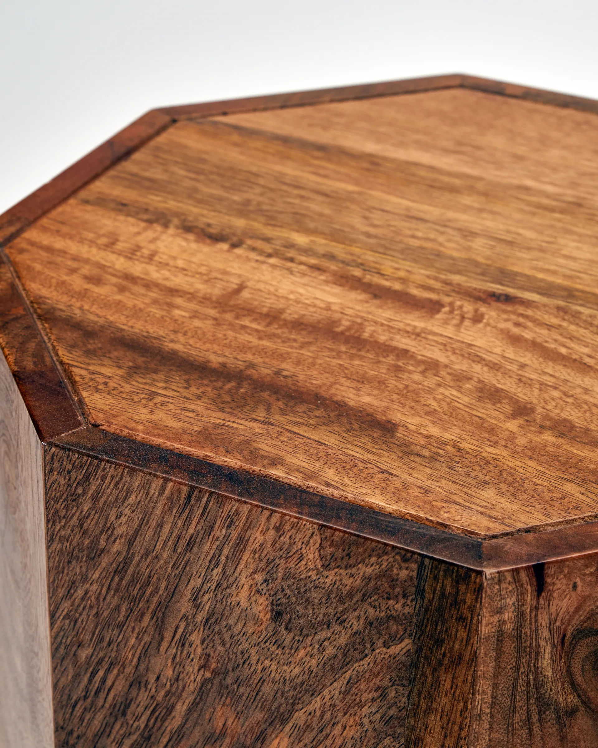 Okta Hocker 33 x 45cm, Mangoholz House Doctor