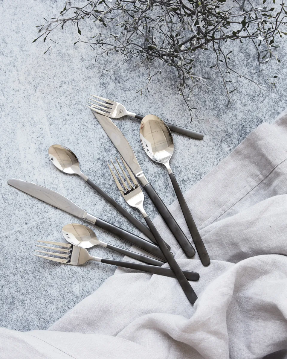 Ox Besteckset 16-teilig, Schwarz-silber House Doctor