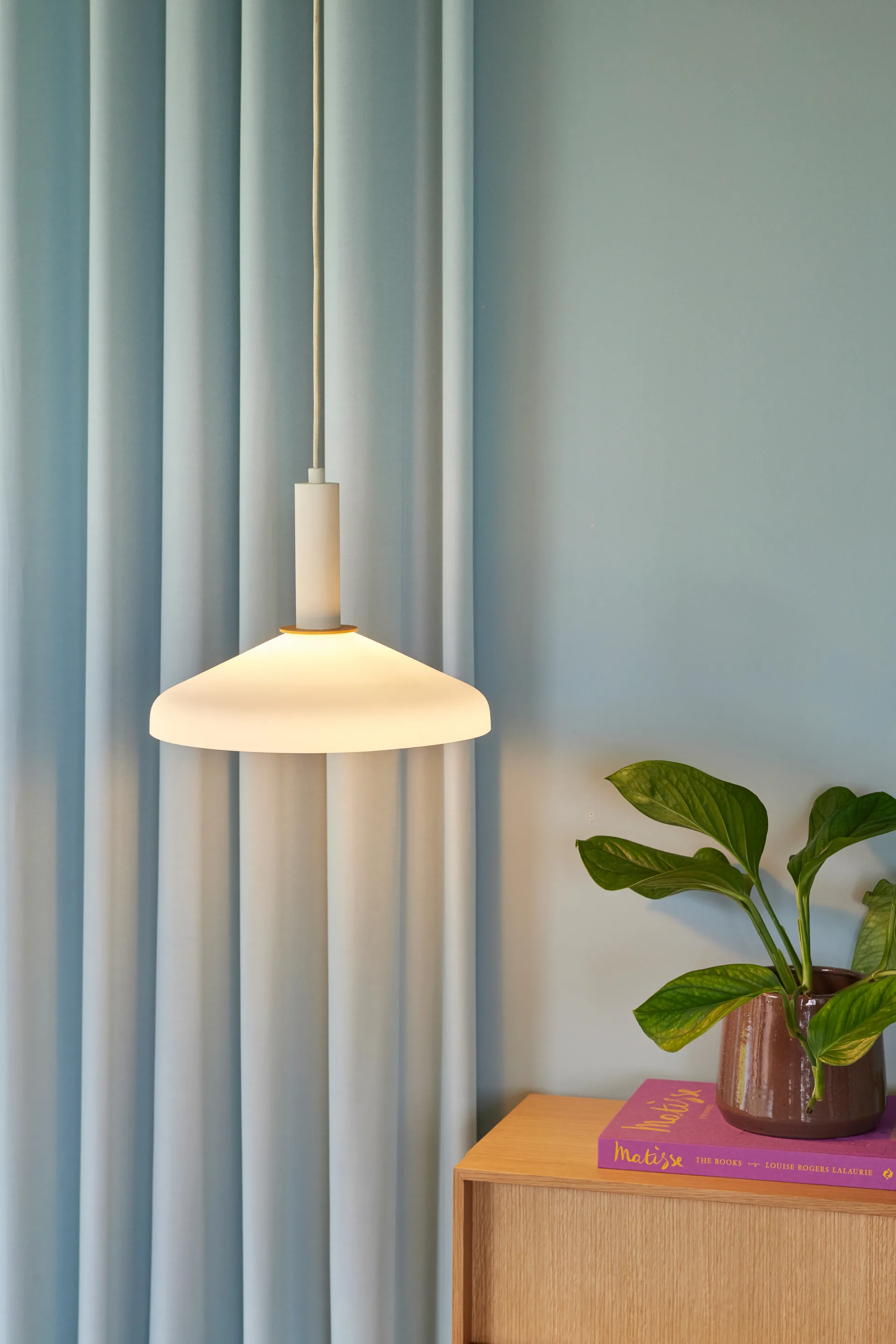 Apollo Pendelleuchte, Sand-orange Hübsch Interior