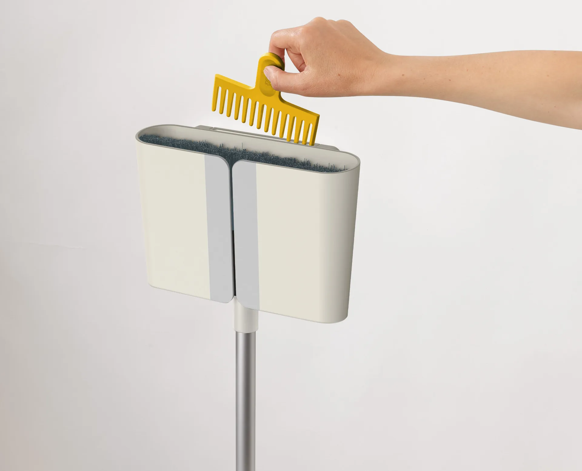 Cleantech wandmontierte Kehrbürste, Stone Joseph Joseph