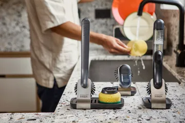 Joseph Joseph Sinktech Geschirrspülbürste mit Stahlhalterung - Clear - Joseph Joseph