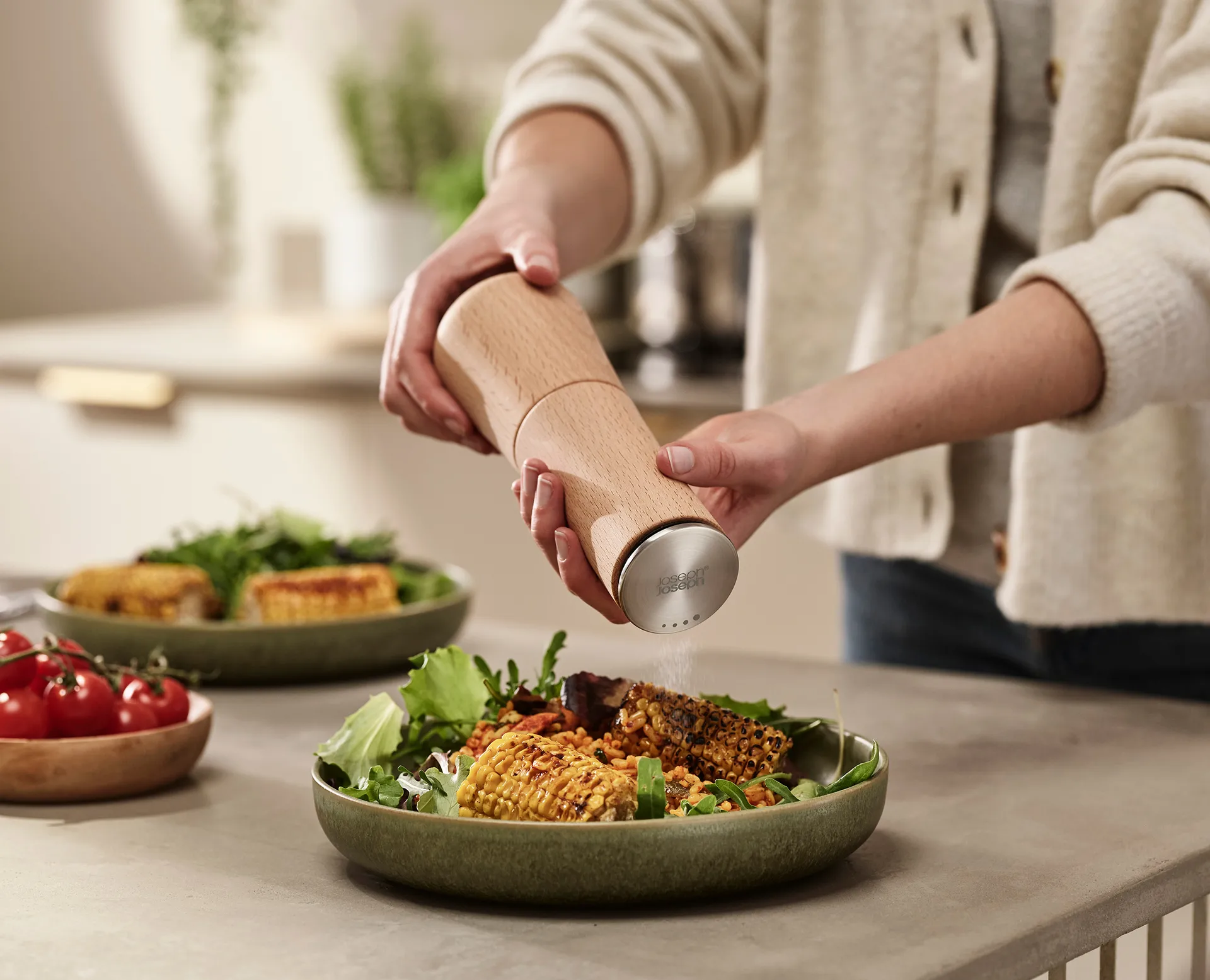 Milltop No Spill Salzstreuer 19 cm, Buche Joseph Joseph