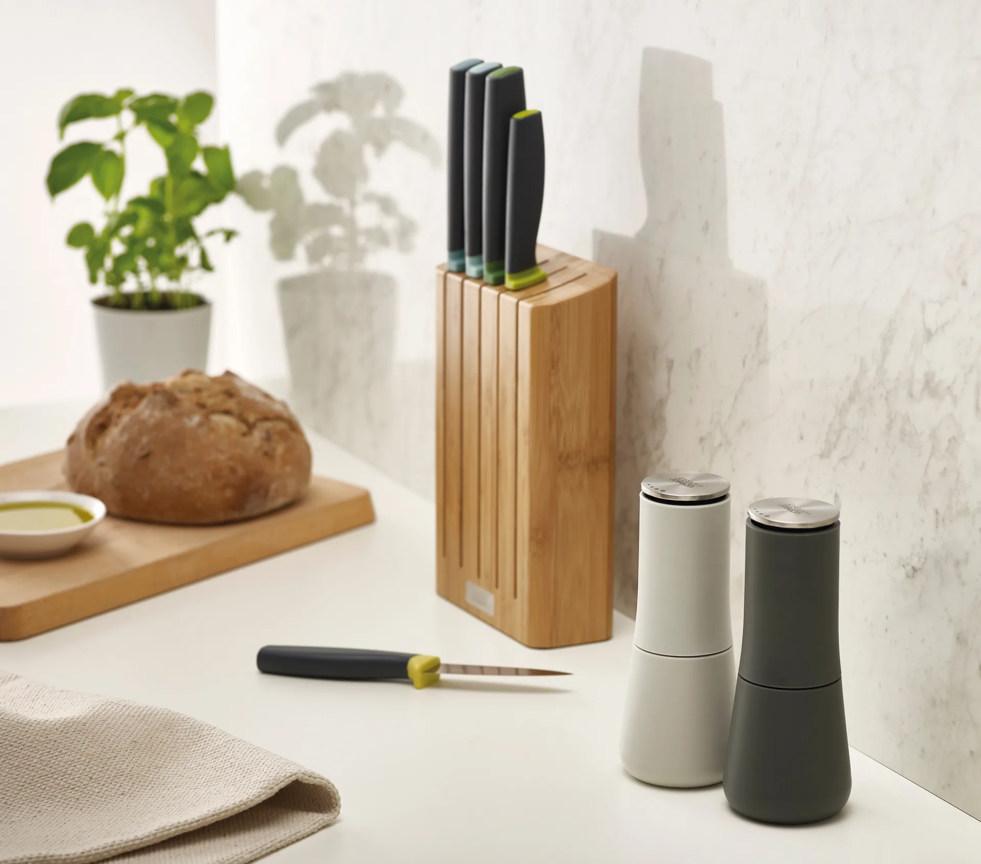 Milltop Salz- und Pfeffermühle 2-teiliges Set, Grau-weiß Joseph Joseph