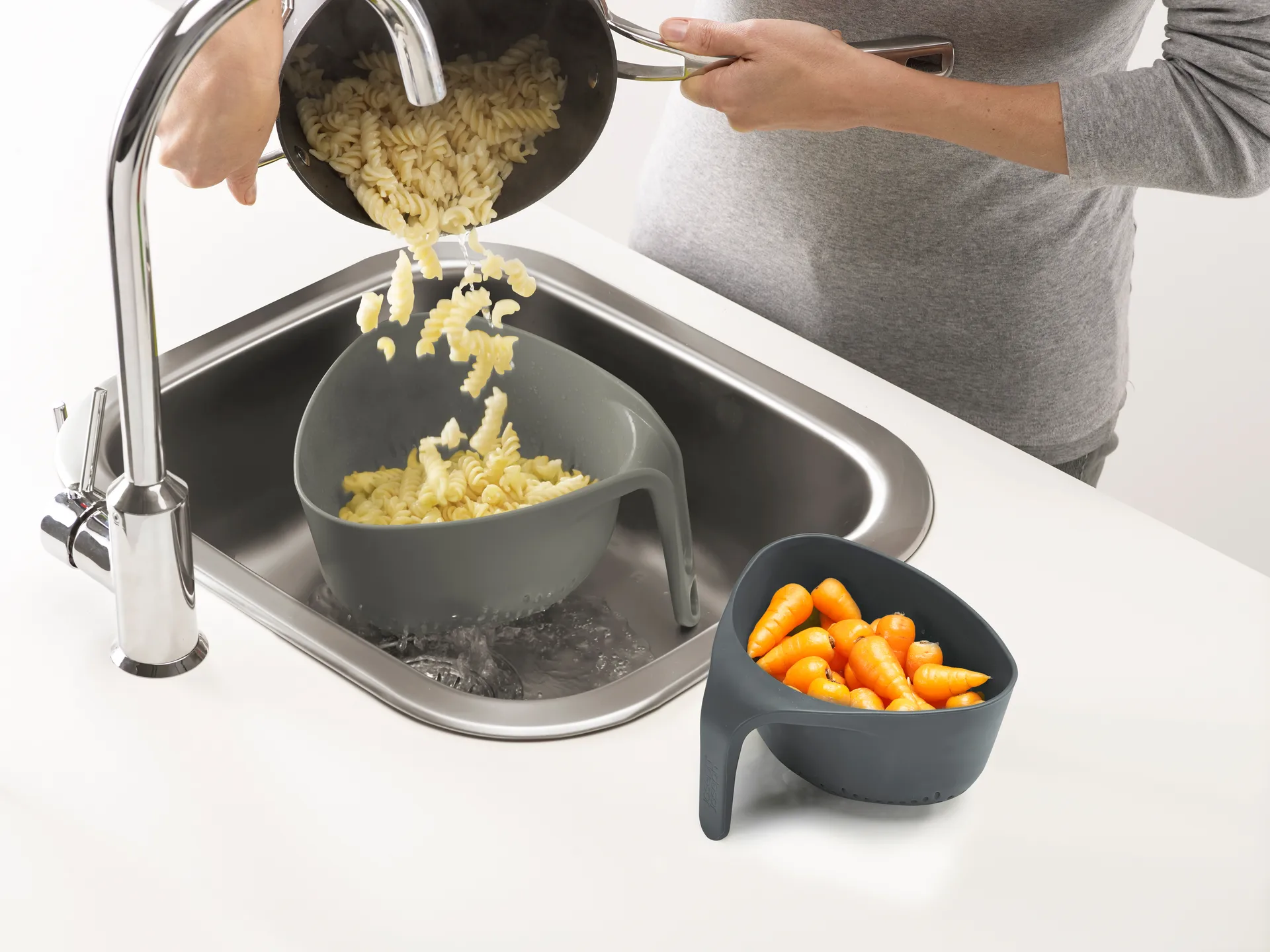 Nest Seiher 2 Teile, Grau Joseph Joseph