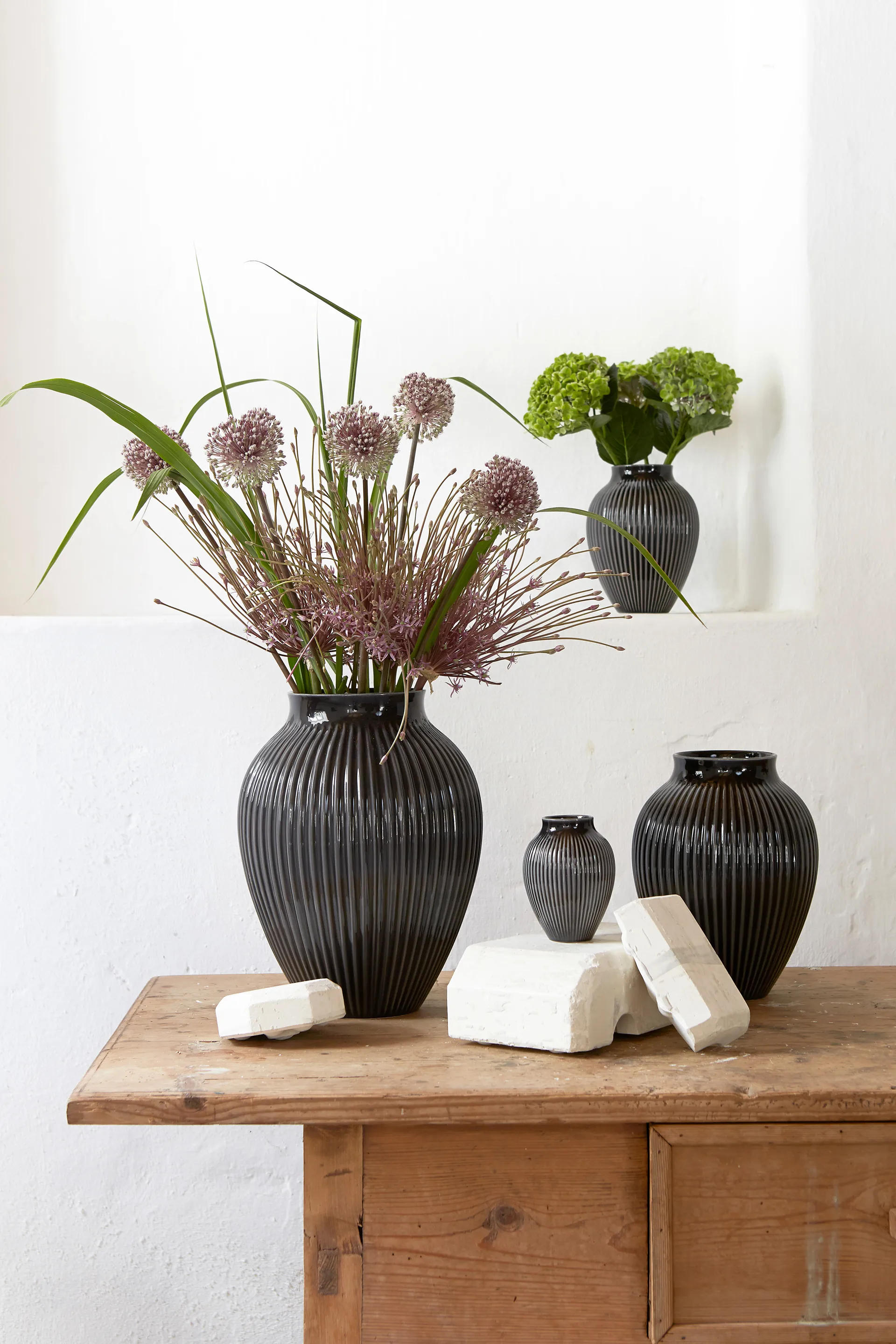 Knabstrup Vase geriffelt 20cm, Schwarz Knabstrup Keramik