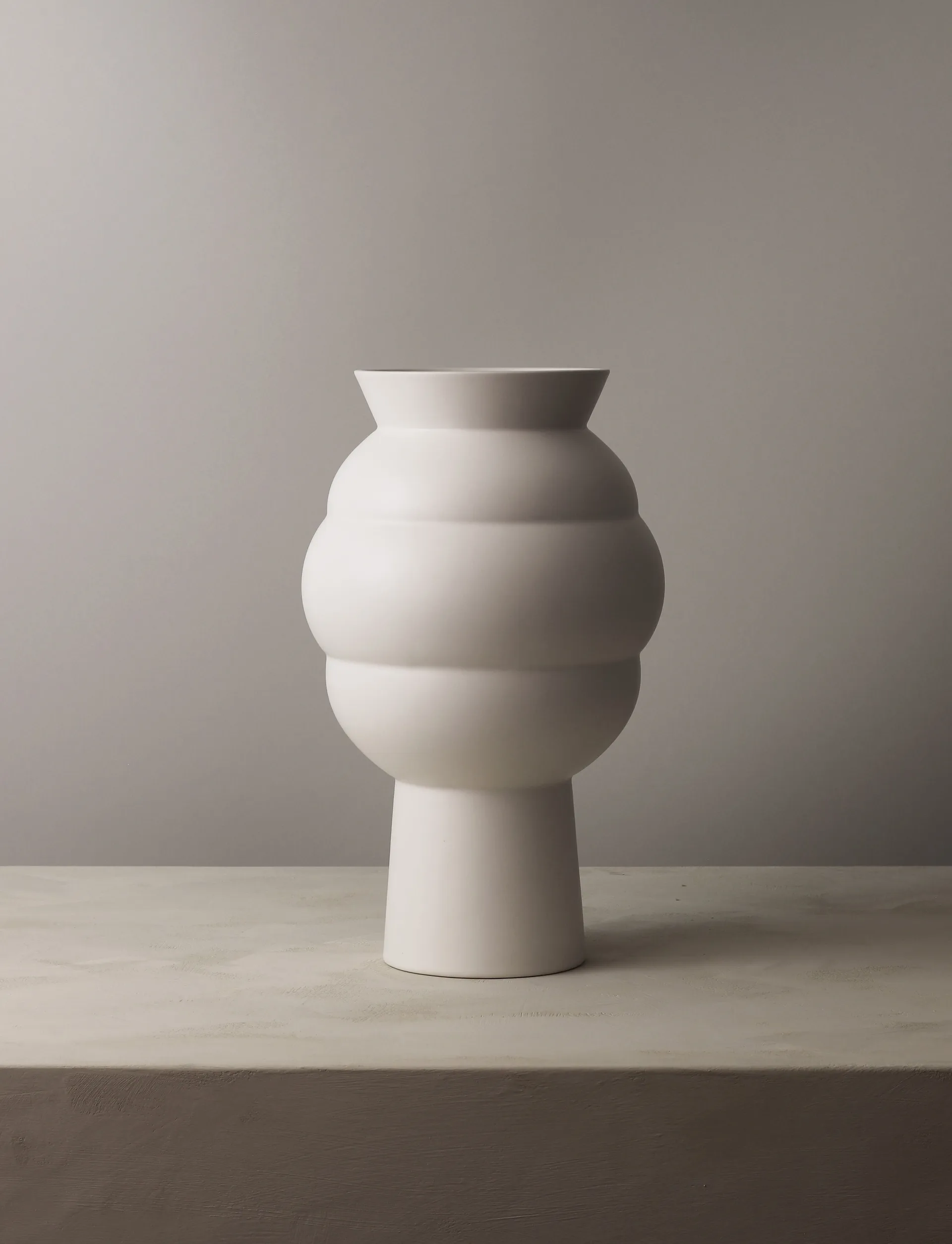 Tortus Archie Vase No4 37 cm, Weiß Knabstrup Keramik