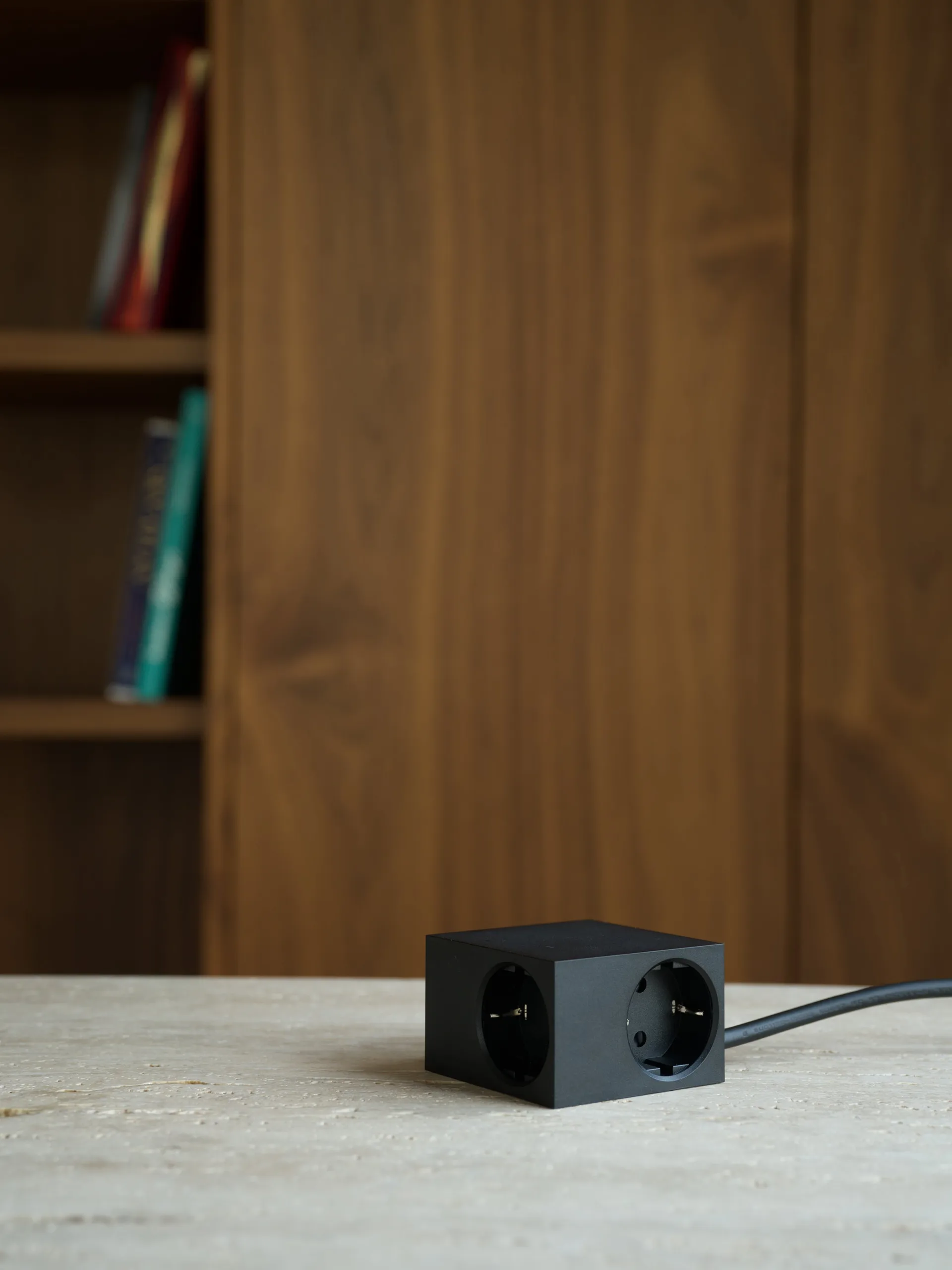 Cuboid Steckdose 2 m, Black Kord