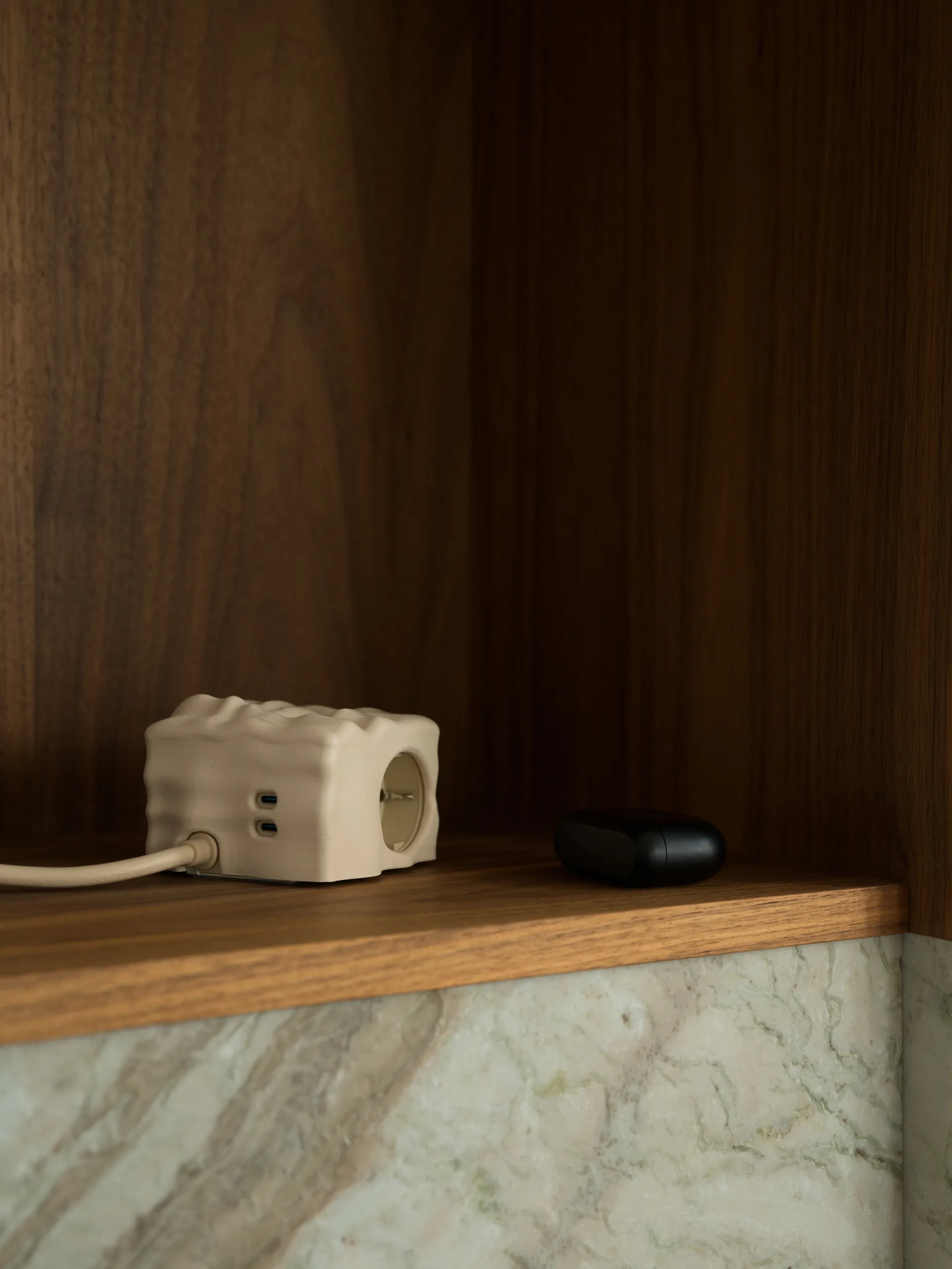 Cumulus+ case-Schale für Cuboid+ Steckdosenleiste, Beige Kord