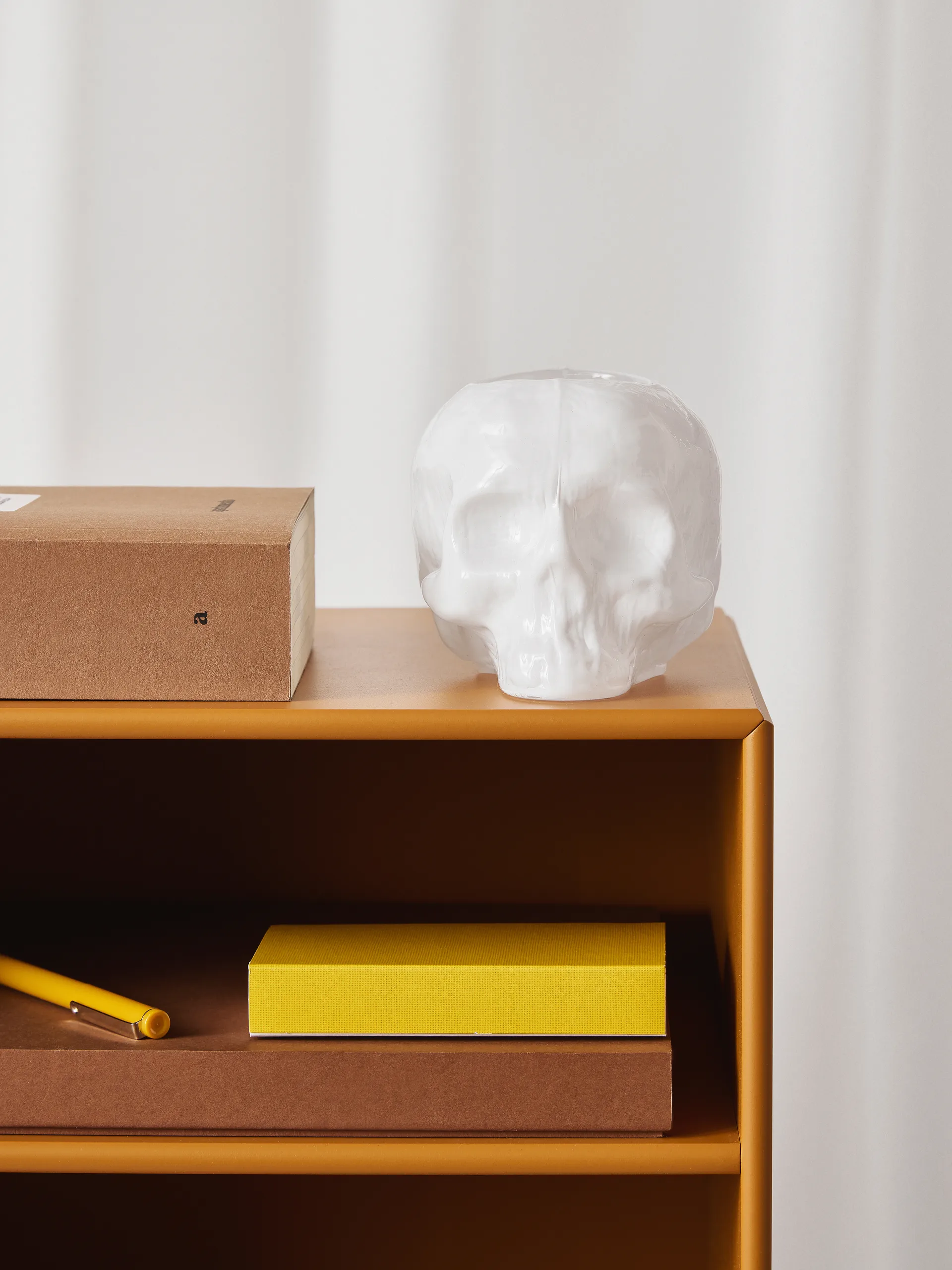 Skull Kerzenhalter 8,5 cm, Weiß Kosta Boda