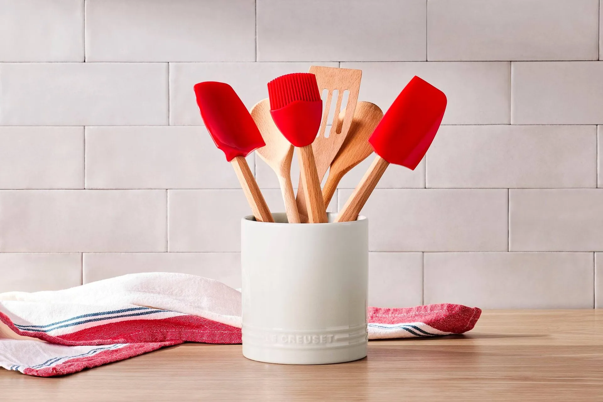 Le Creuset Signature Teigschaber, Cerise, medium Le Creuset