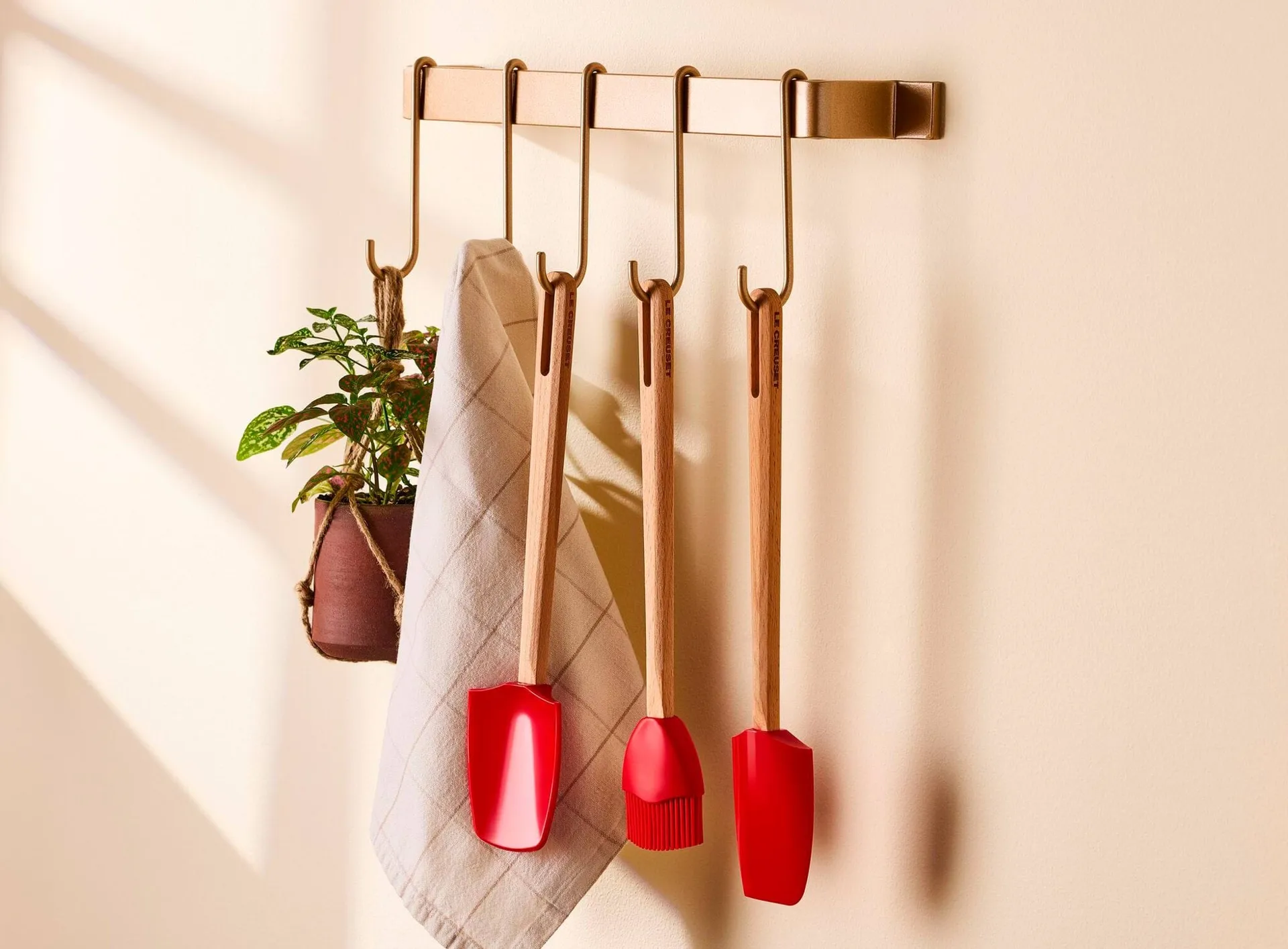 Le Creuset Signature Teigschaber, Cerise, medium Le Creuset