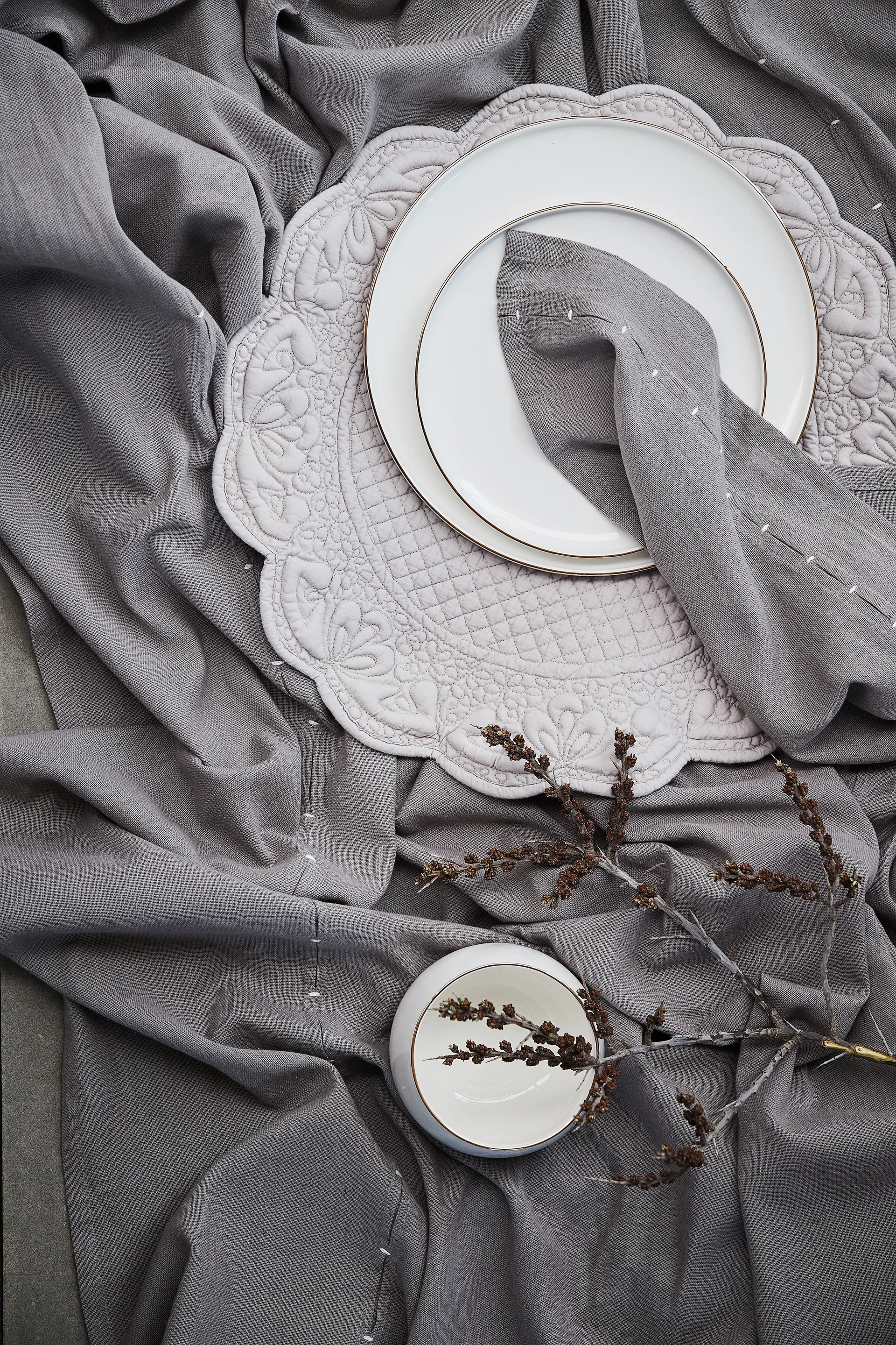 Clara Teller Ø26cm, White-light gold Lene Bjerre