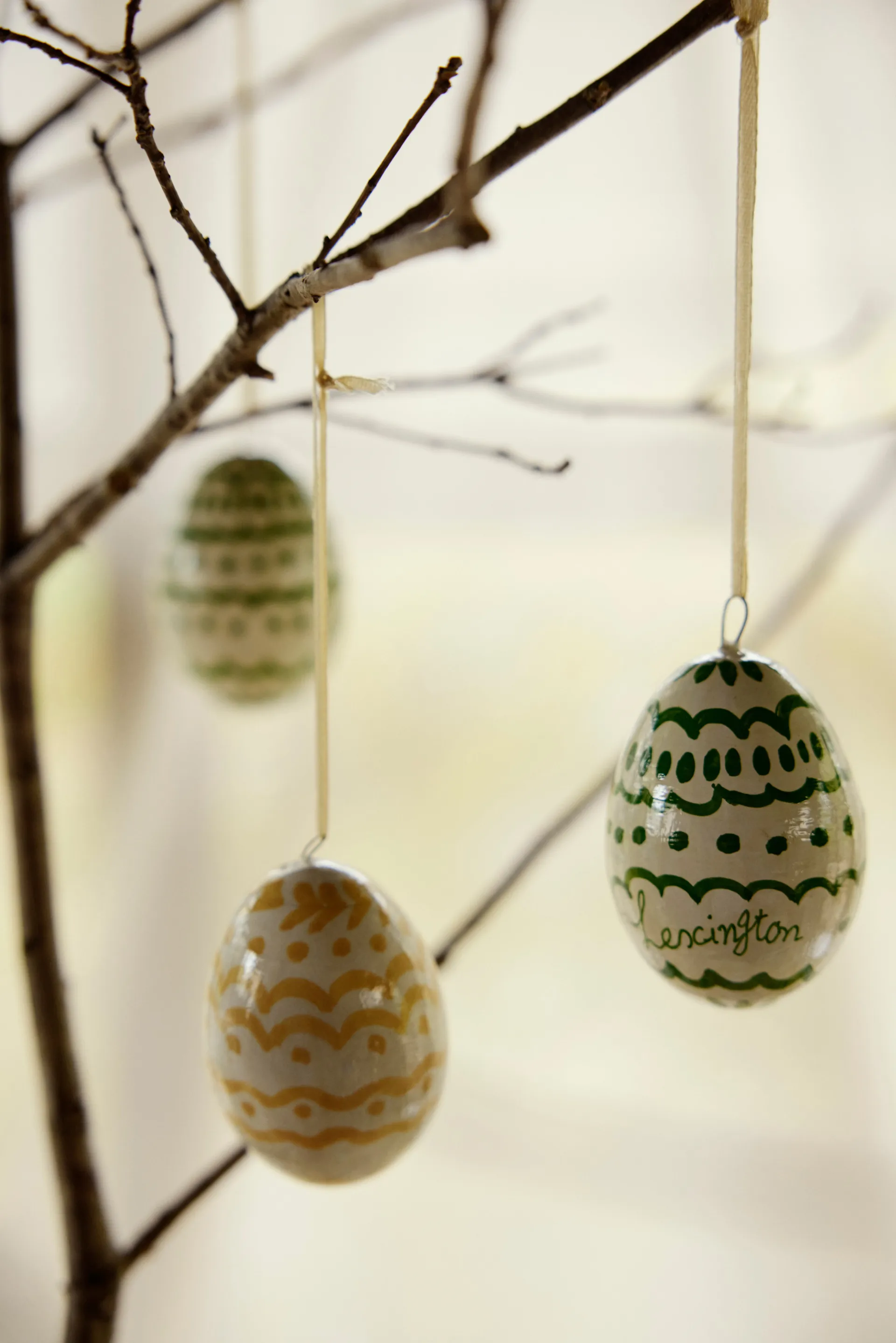Easter Eggs Papiermaché Osteranhänger 2er-Pack, Green-yellow Lexington