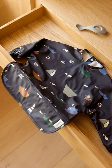 Merle Lätzchen mit Ärmel - Sailing-classic navy - Liewood