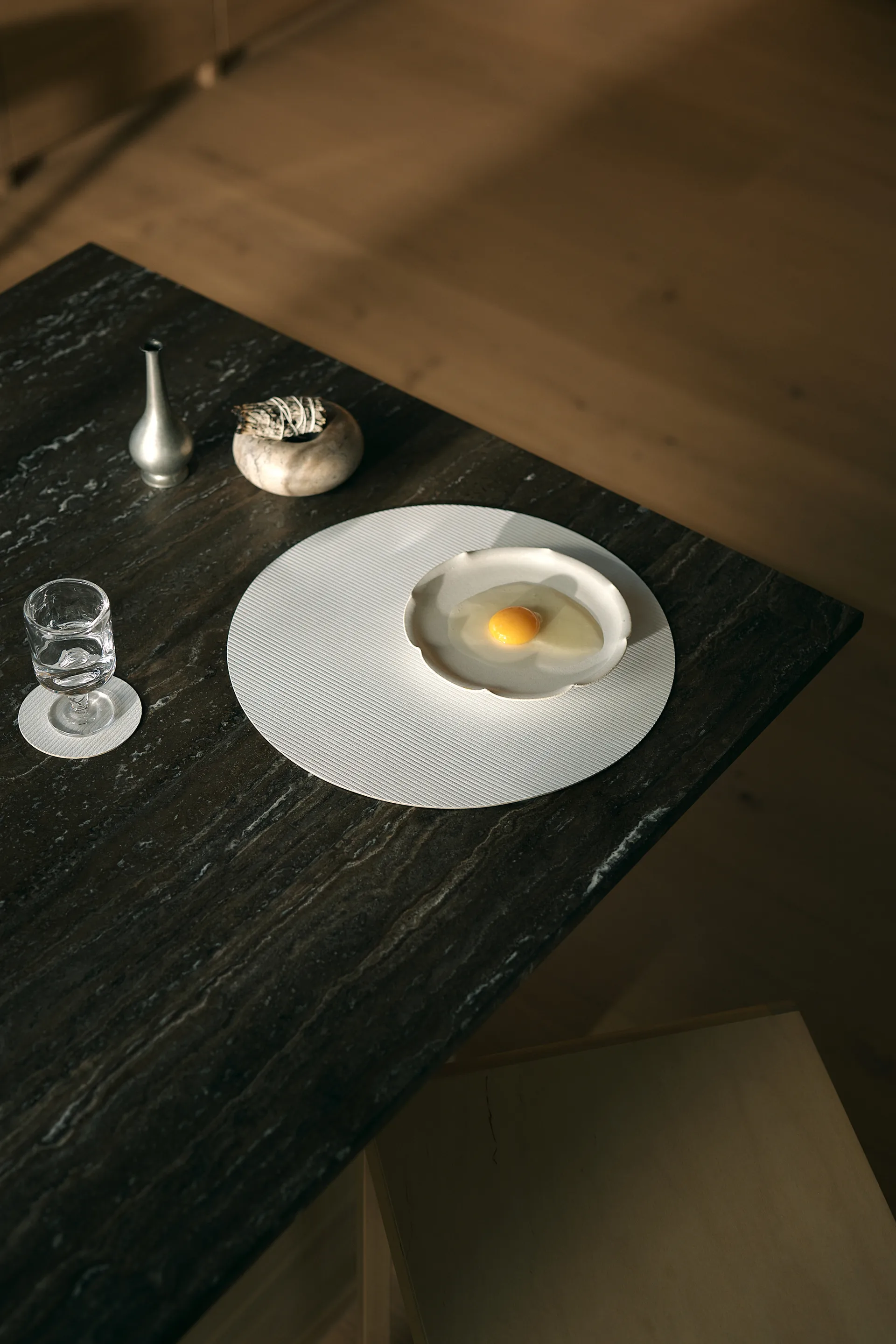 Corduroy Glasuntersetzer, Pure white, circle LIND DNA