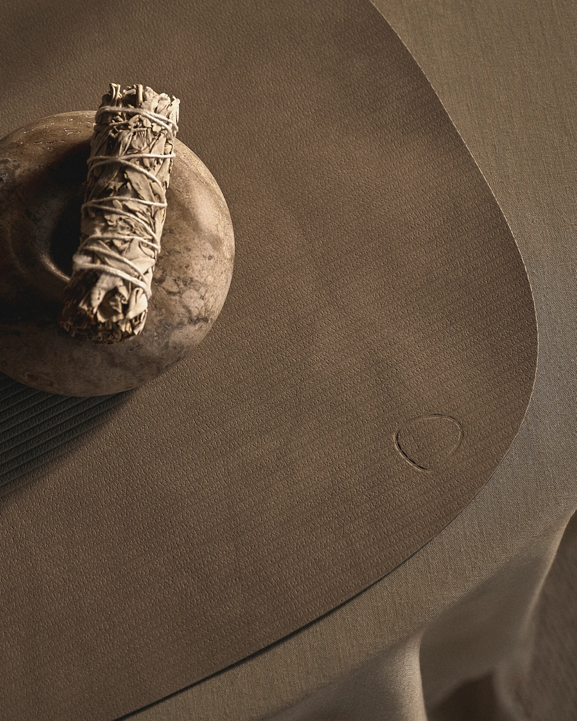 Corduroy Tischset curve L, Nomad Grey LIND DNA