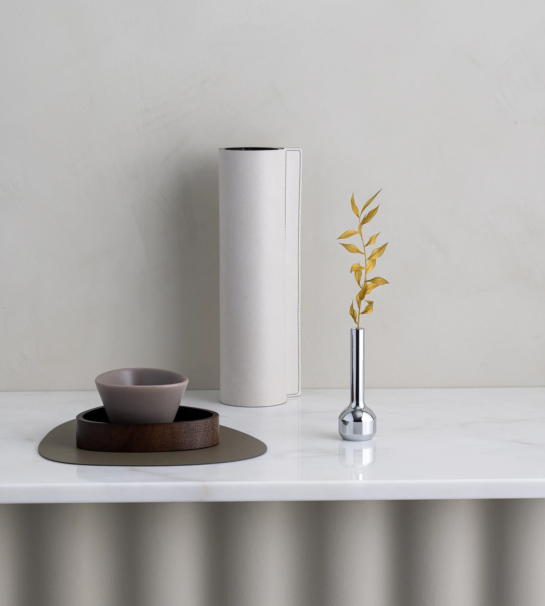 Silhouette 120 Vase, Chrome steel LIND DNA