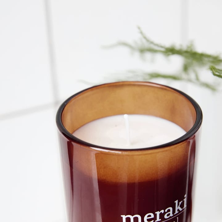 Meraki Duftkerze 35h braunes Glas, Nordic Pine Meraki