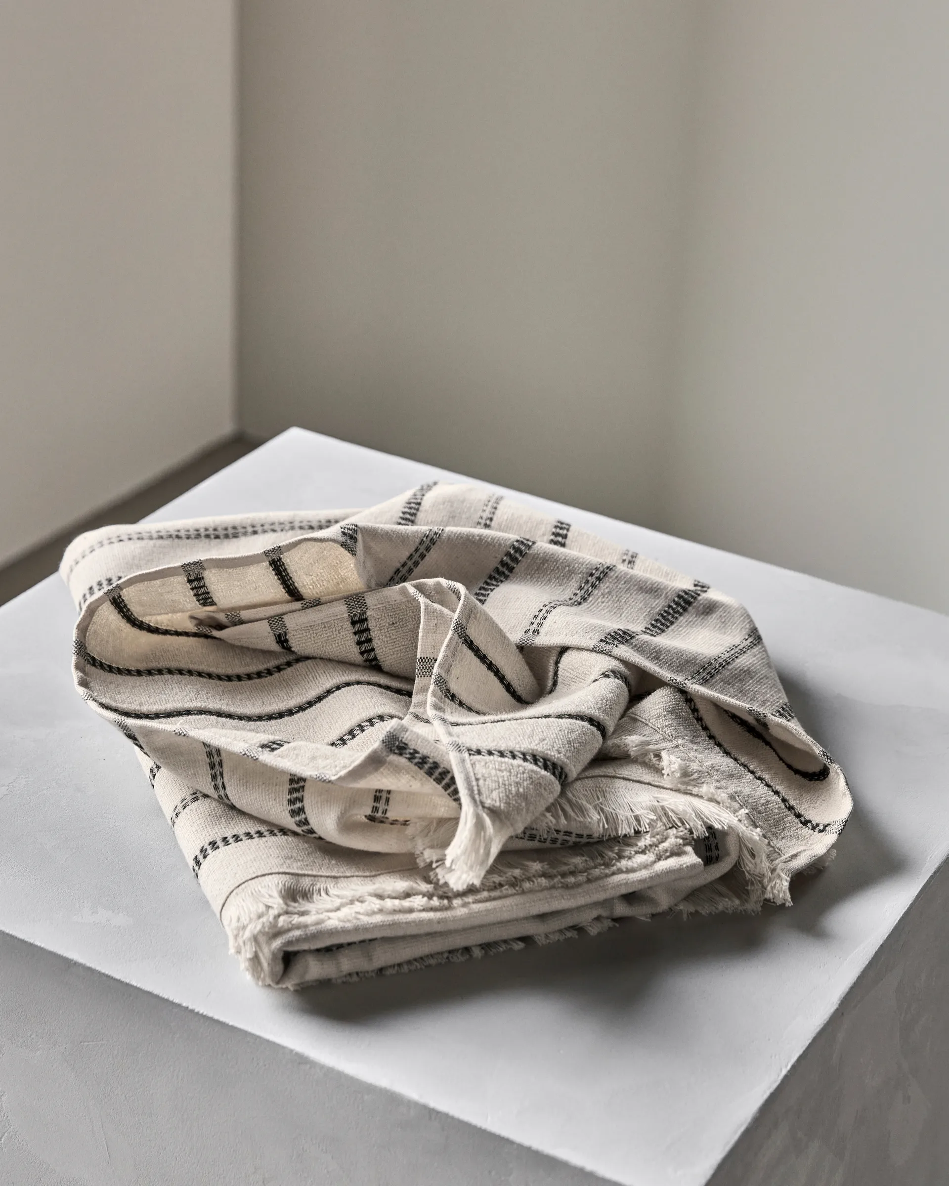 True Badetuch, Off-White-schwarz, 70×140 cm Meraki