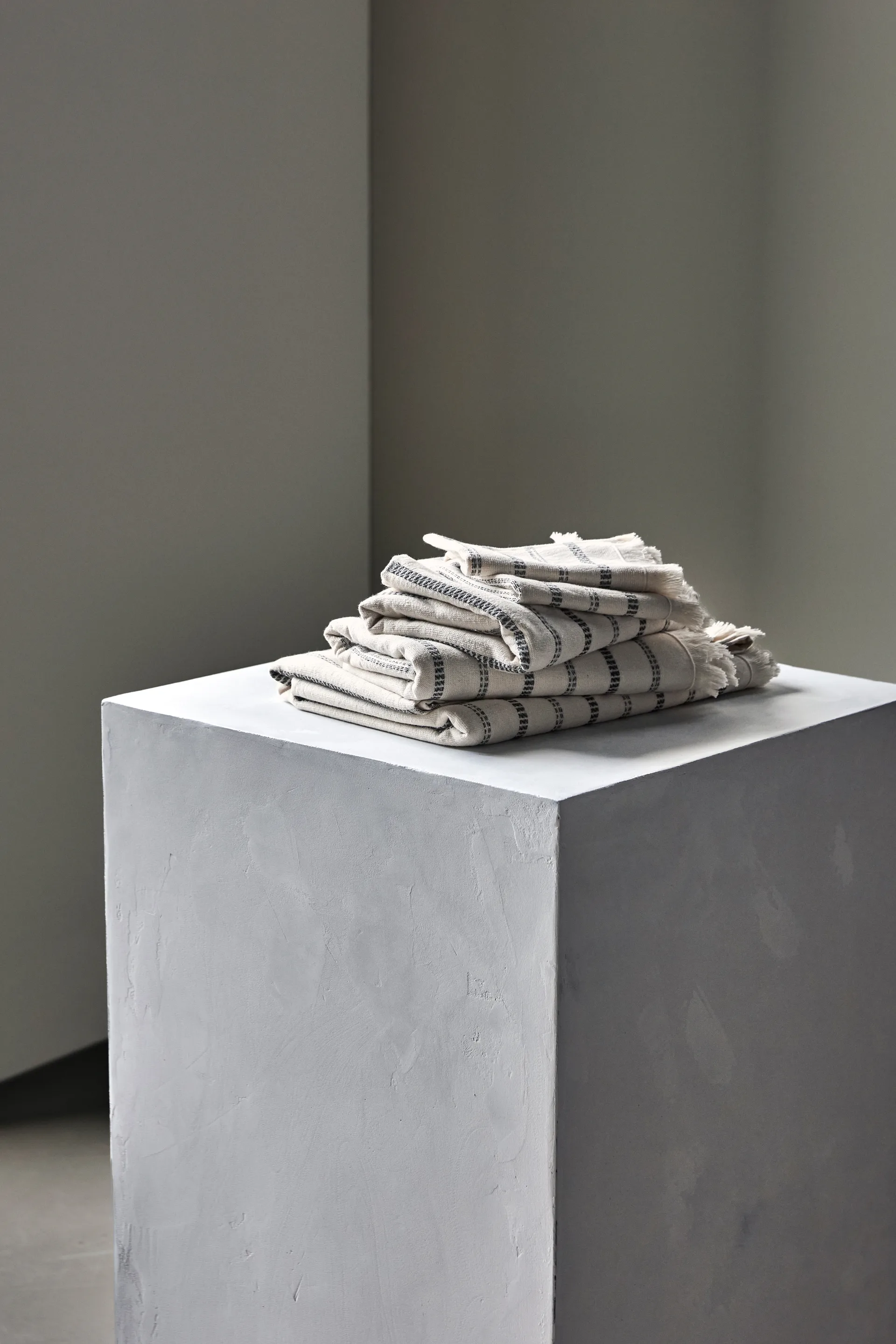 True Waschhandschuh 3-teilig, Off-White-schwarz Meraki