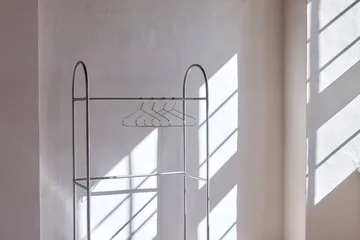 Arch Garderobenständer - Silberfarben, 39x92x186 cm - Mette Ditmer