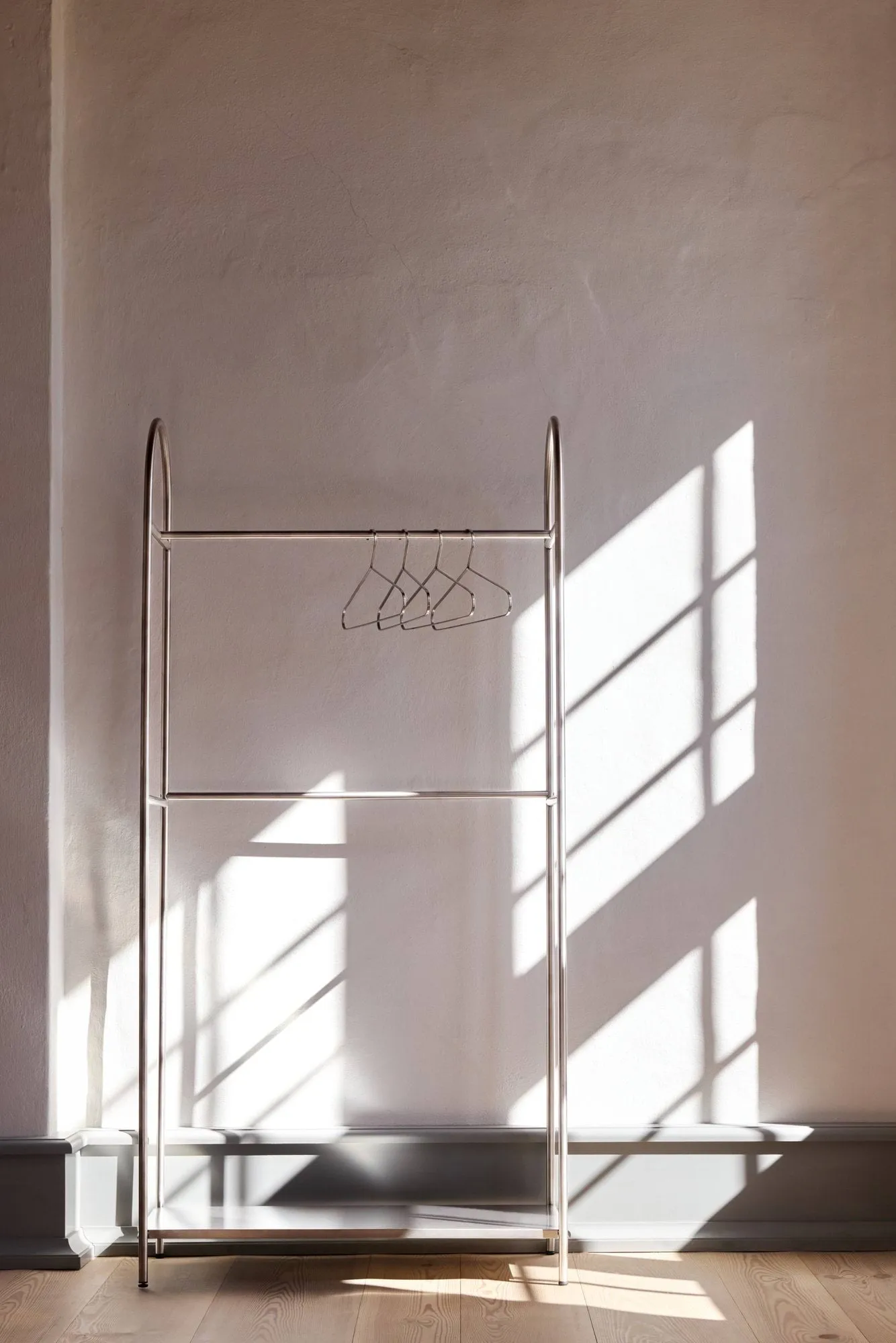 Arch Garderobenständer, Silberfarben, 39x92x186 cm Mette Ditmer