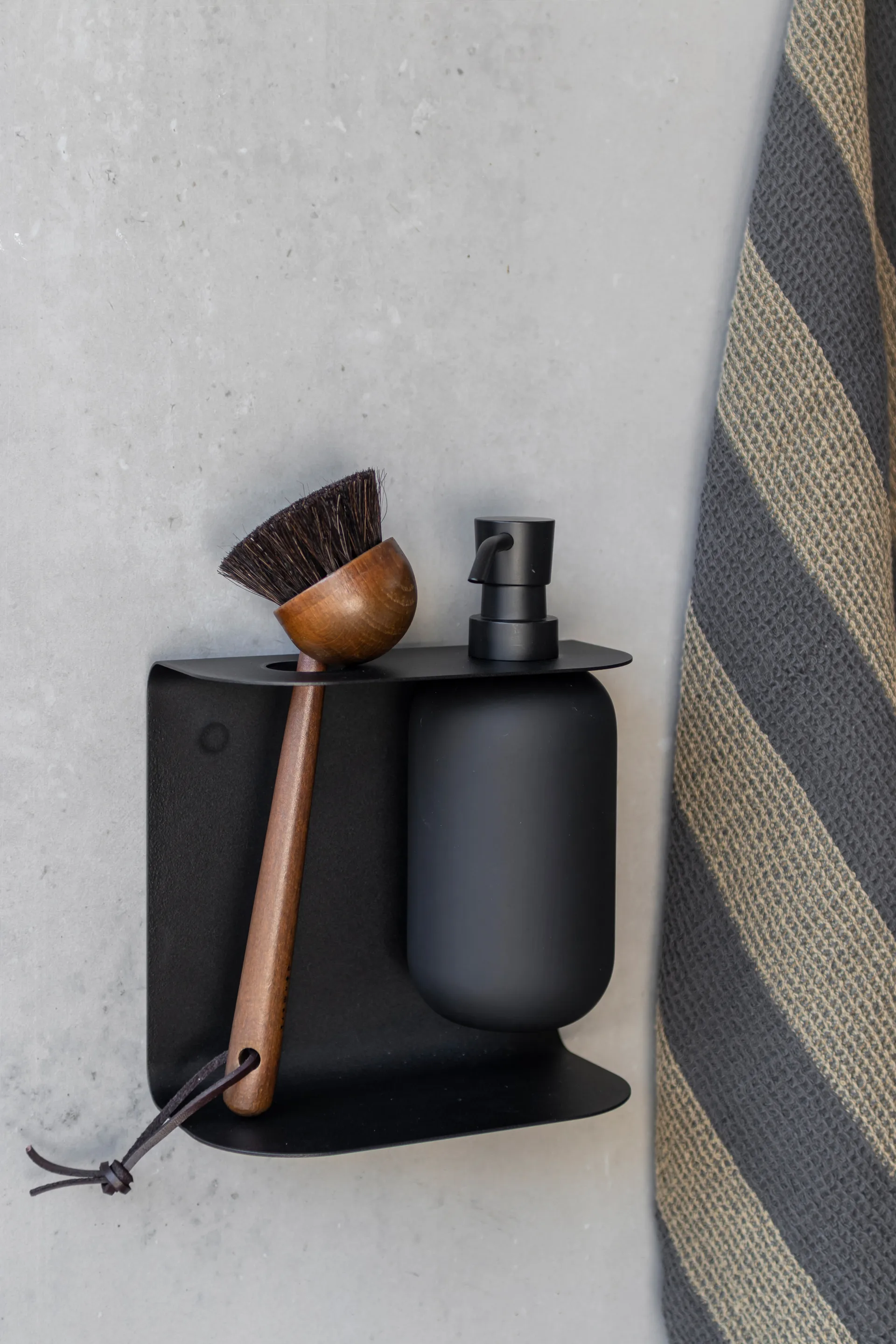 Carry Wandhalterung doppelt, Black Mette Ditmer