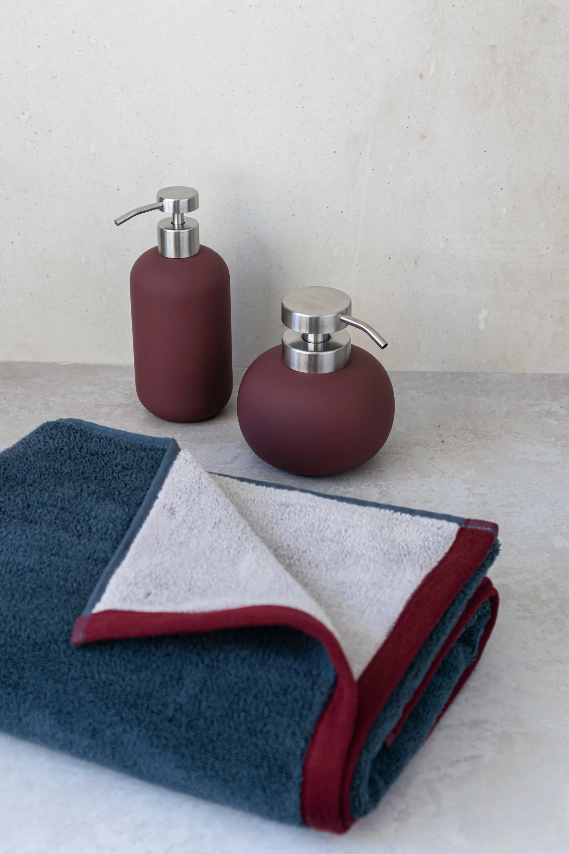 Lotus play Seifenpumpe hoch, inkl. 2 Pumpenköpfen, Wine Mette Ditmer