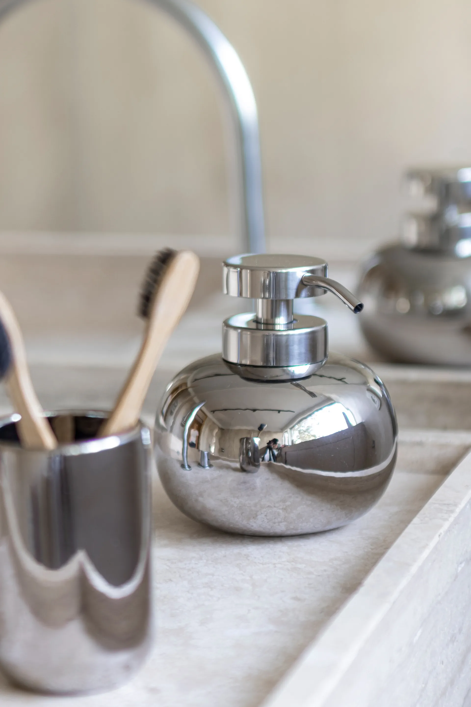 Lotus Seifenspender niedrig, Chrome Mette Ditmer