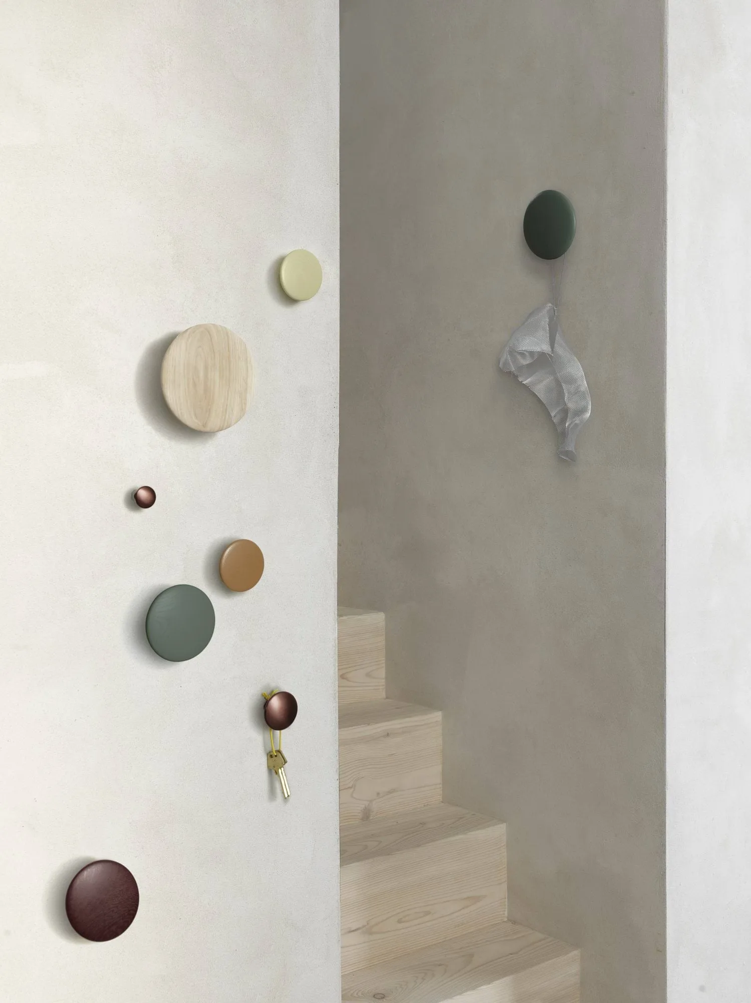 Dots Wood Kleiderhaken, Helloliv, Ø13 cm Muuto
