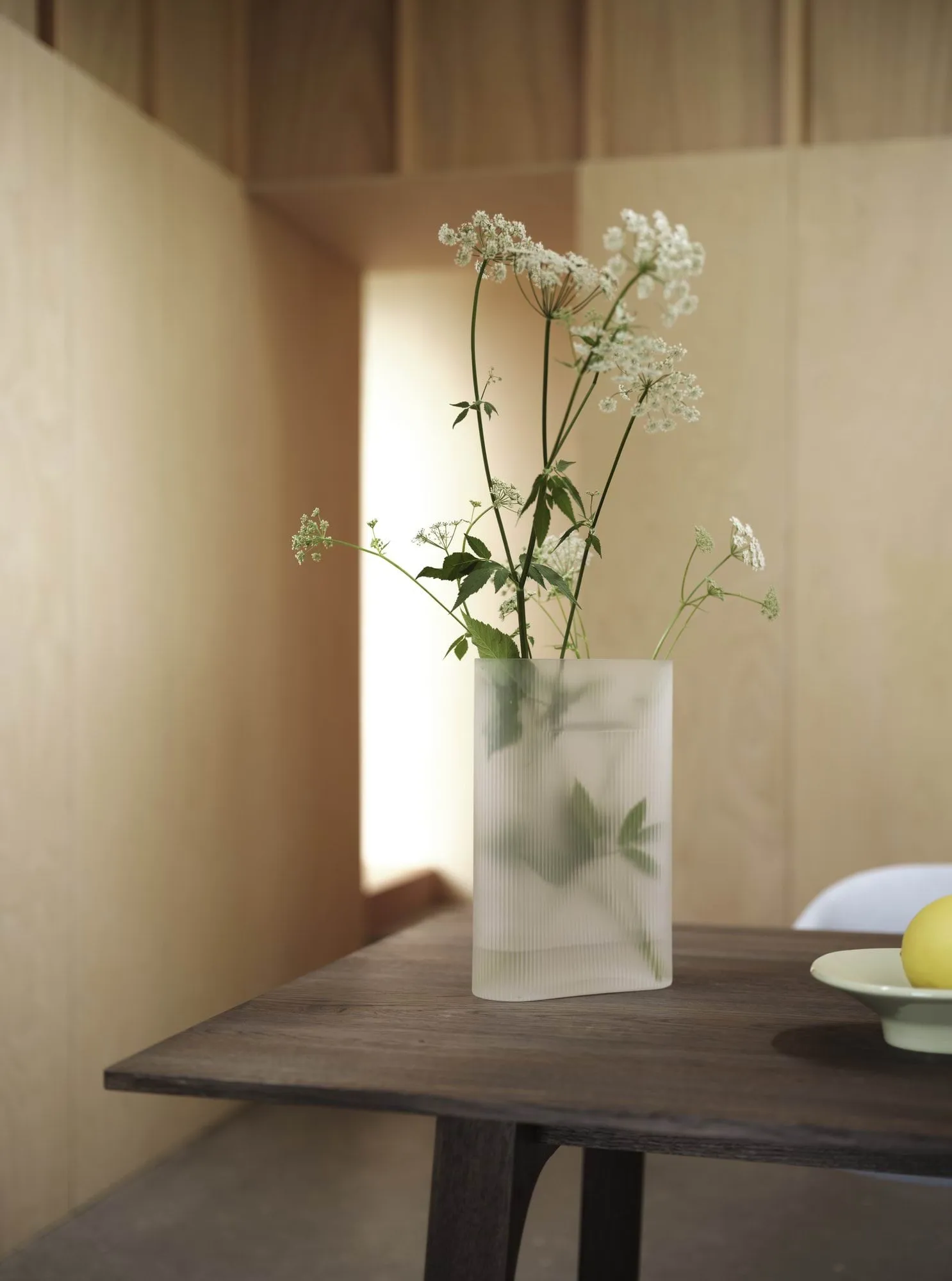 Ridge Vase Milchglas 48,5 cm, Hellorange Muuto