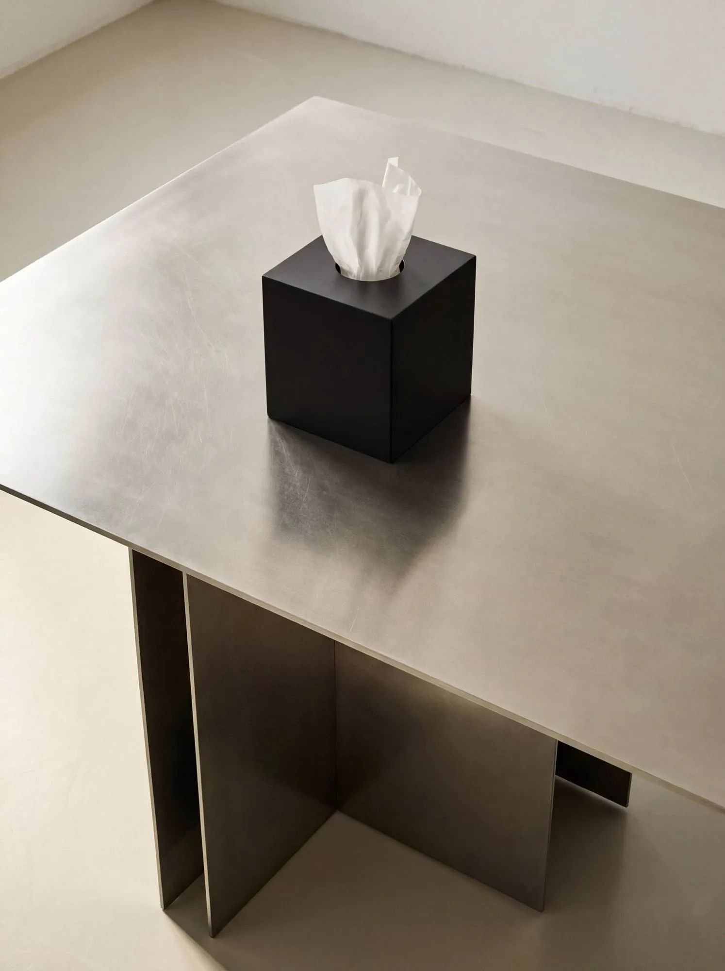Nichba Taschentuchbox, Black Nichba