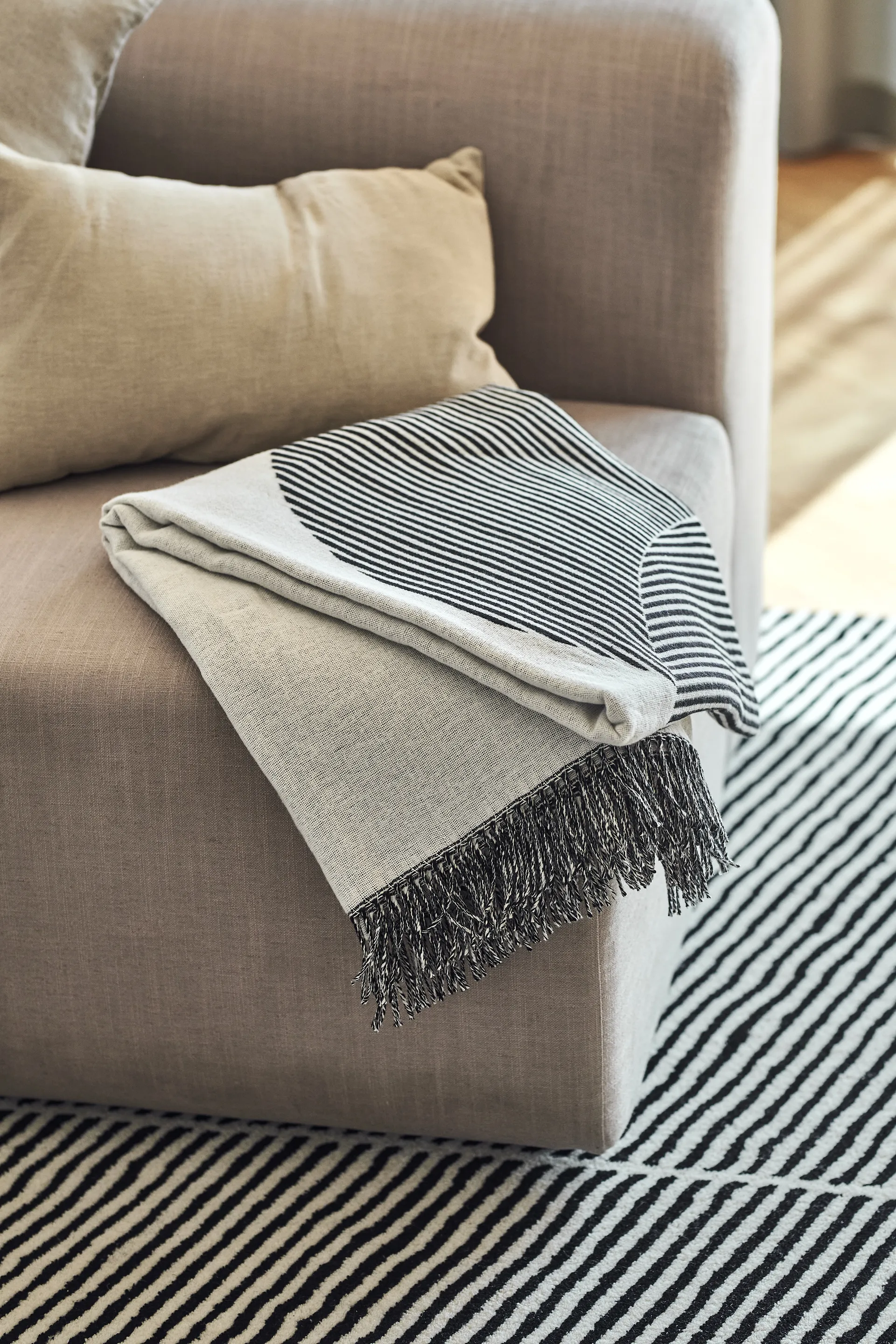 Circles Baumwolldecke 130x185 cm, Schwarz NJRD