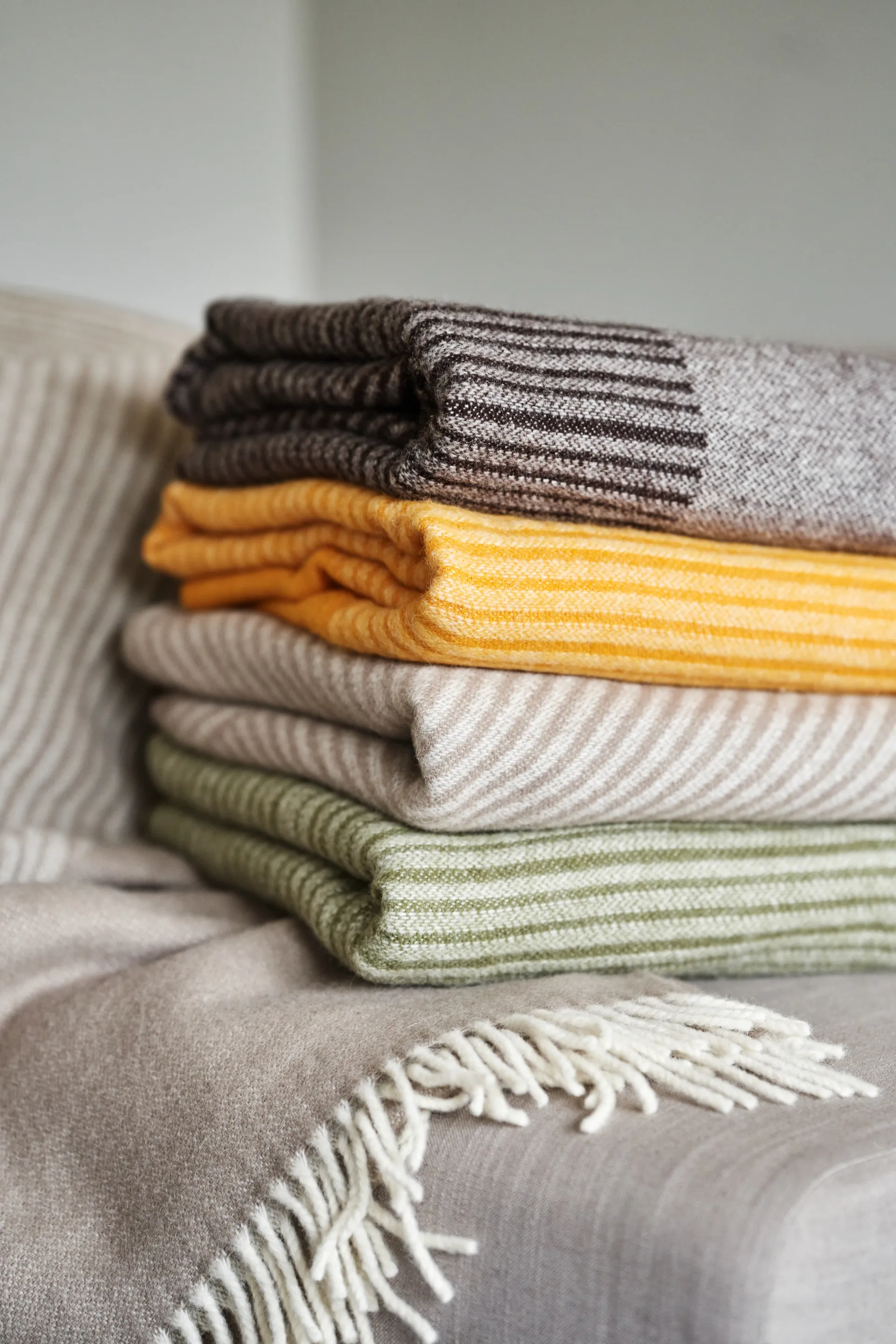 Stripes Wolldecke 130 x 185cm, Gelb NJRD